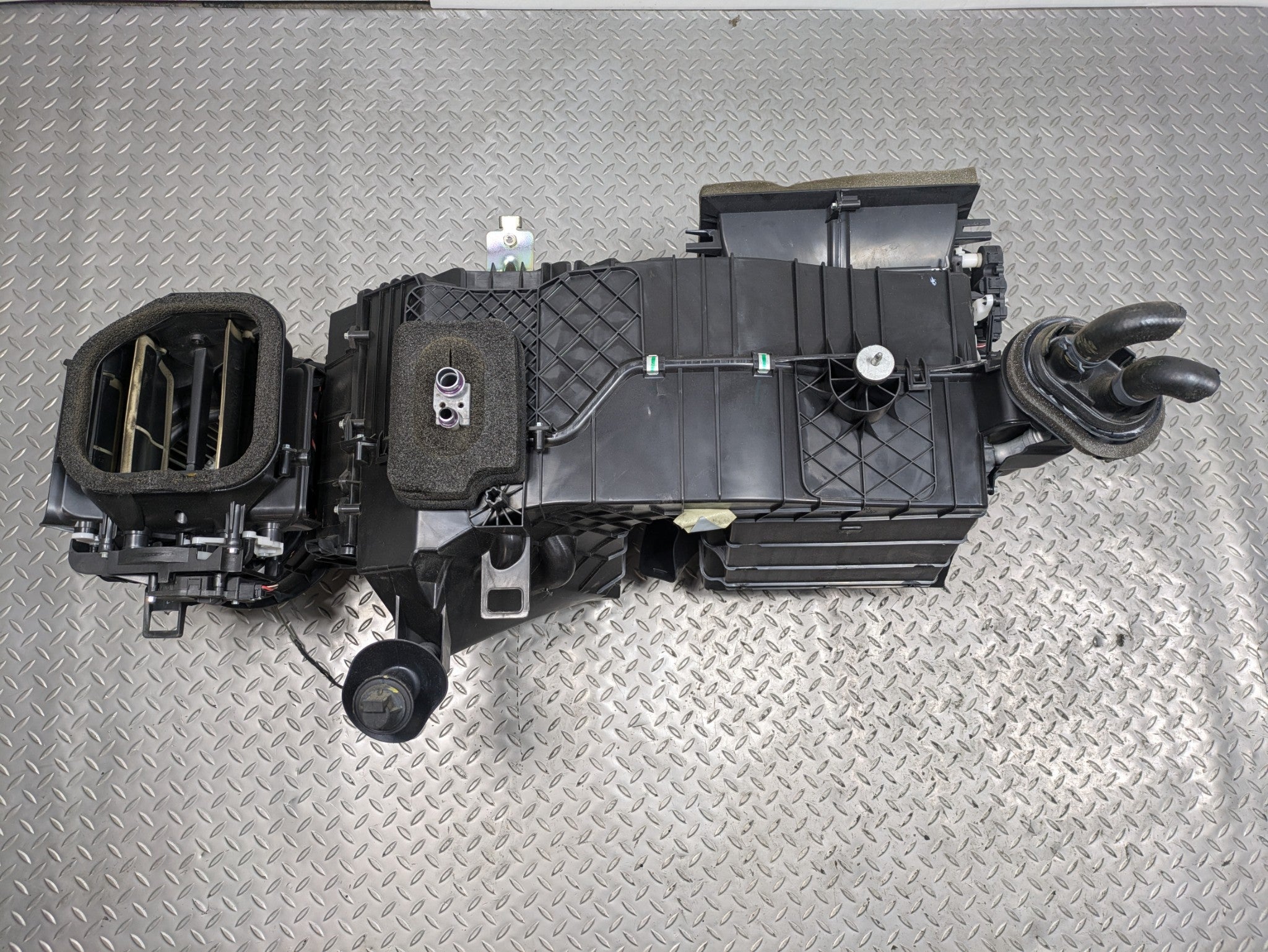 11 - 14 OEM PORSCHE CAYENNE AC EVAPORATOR CLIMATE TEMPERATURE HEATER ASSEMBLY