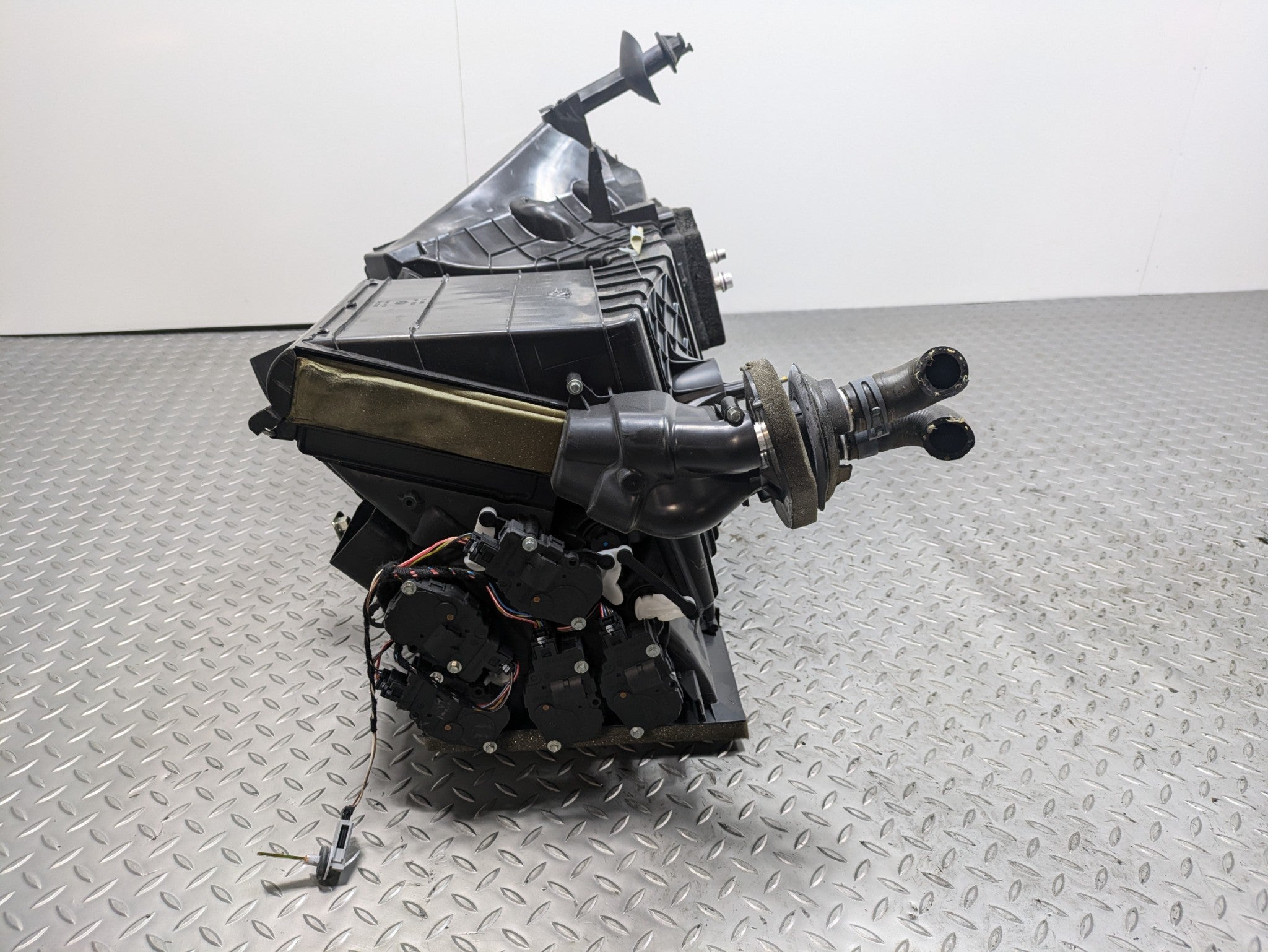 11 - 14 OEM PORSCHE CAYENNE AC EVAPORATOR CLIMATE TEMPERATURE HEATER ASSEMBLY