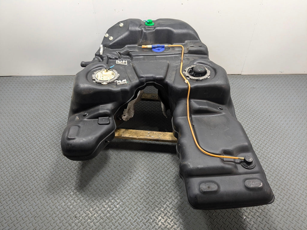 2011 - 2014 OEM PORSCHE CAYENNE FUEL GAS TANK WITH FUEL PUMP FILLER ASSEMBLY