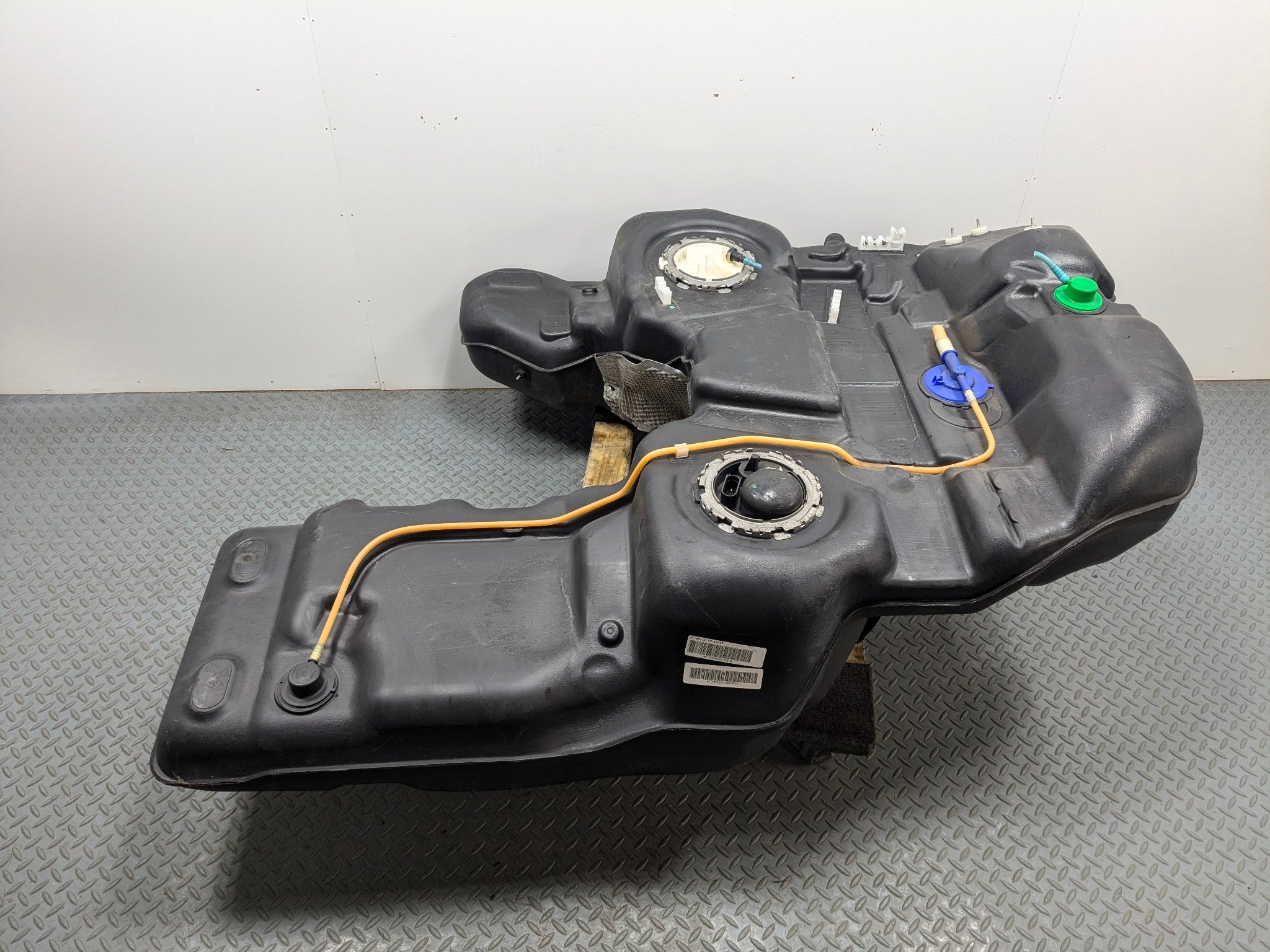 2011 - 2014 OEM PORSCHE CAYENNE FUEL GAS TANK WITH FUEL PUMP FILLER ASSEMBLY