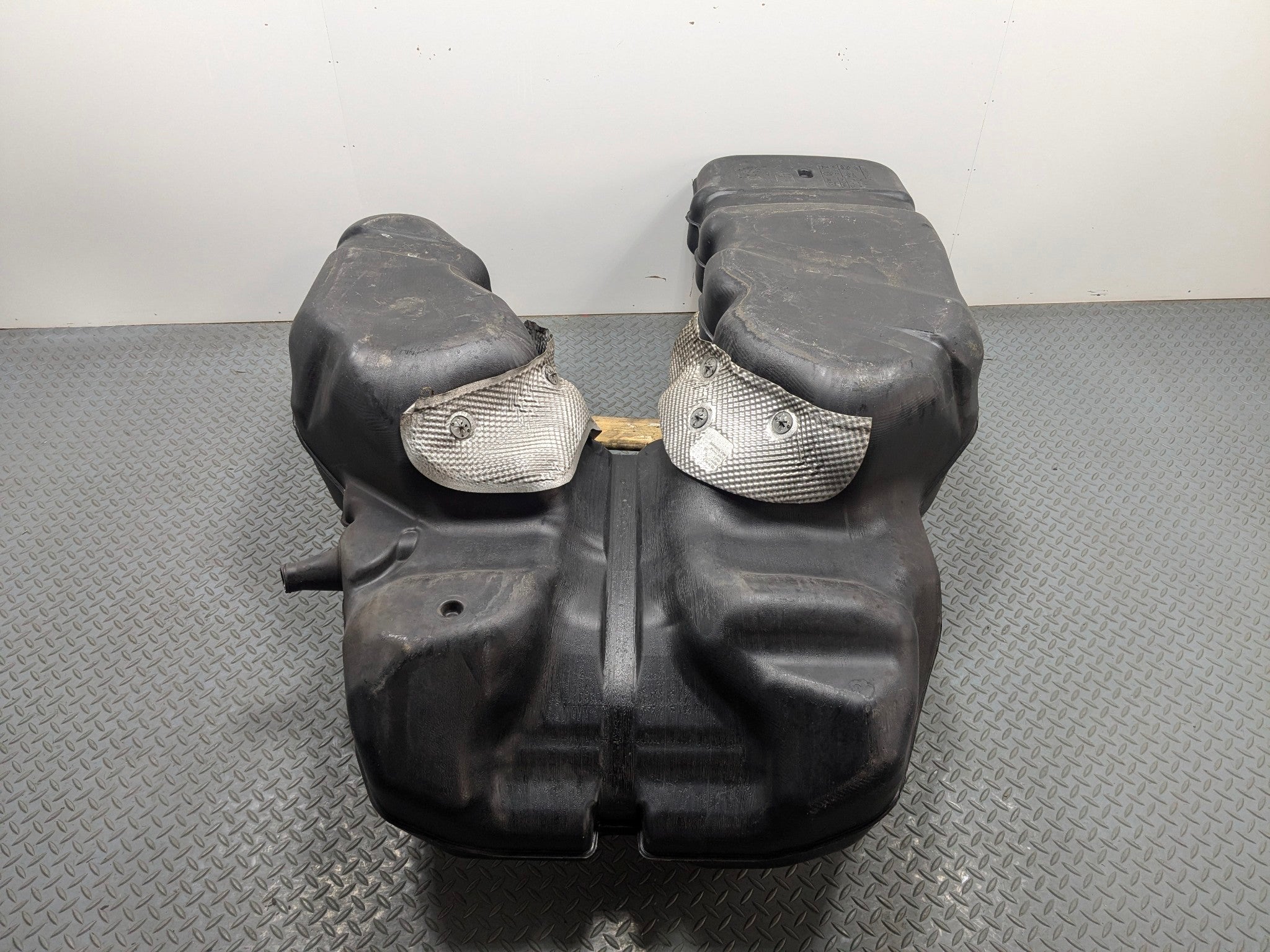 2011 - 2014 OEM PORSCHE CAYENNE FUEL GAS TANK WITH FUEL PUMP FILLER ASSEMBLY