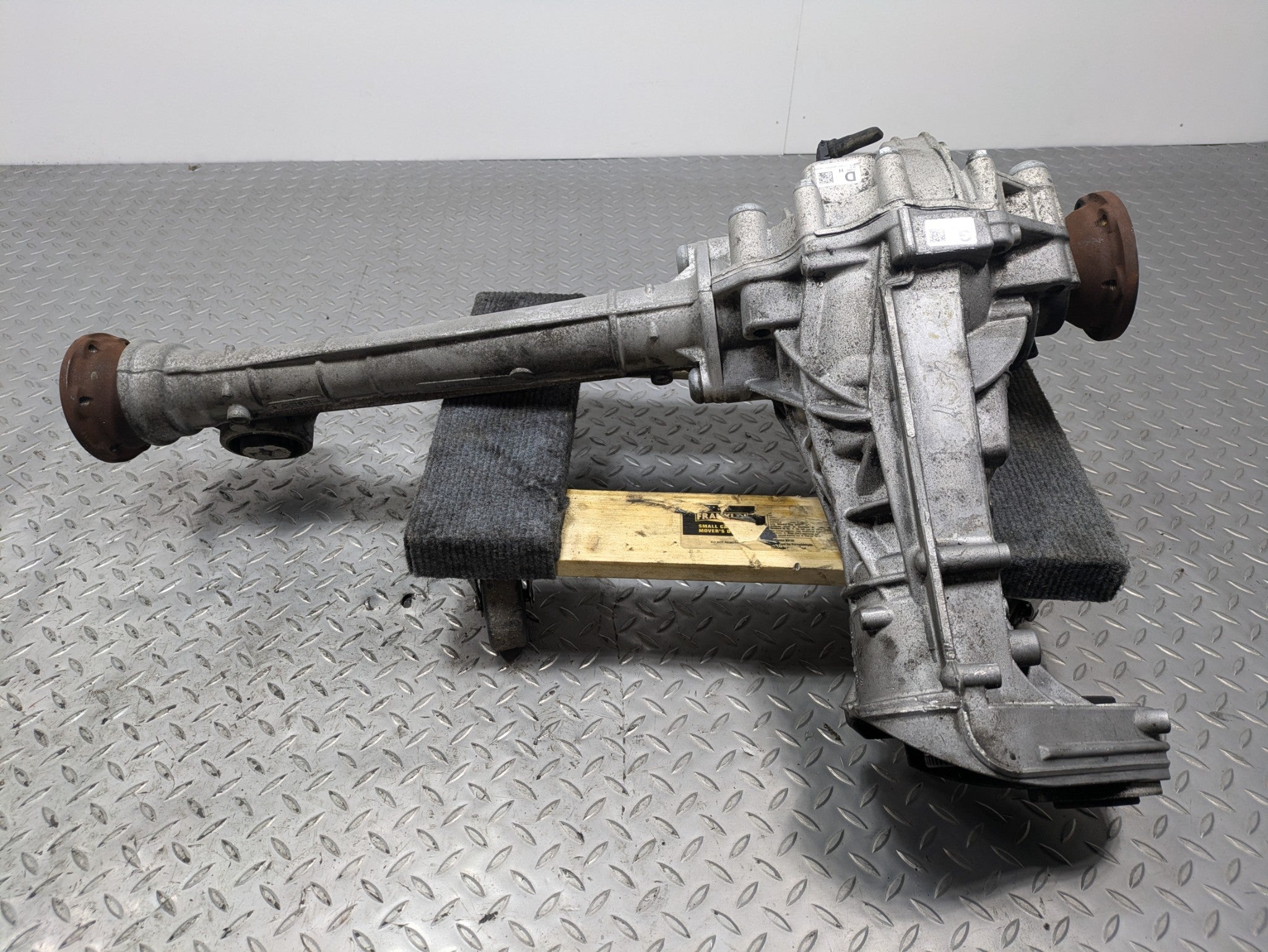 2011 - 2014 OEM PORSCHE CAYENNE FRONT DIFFERENTIAL AXLE CARRIER ASSEMBLY 4.8L