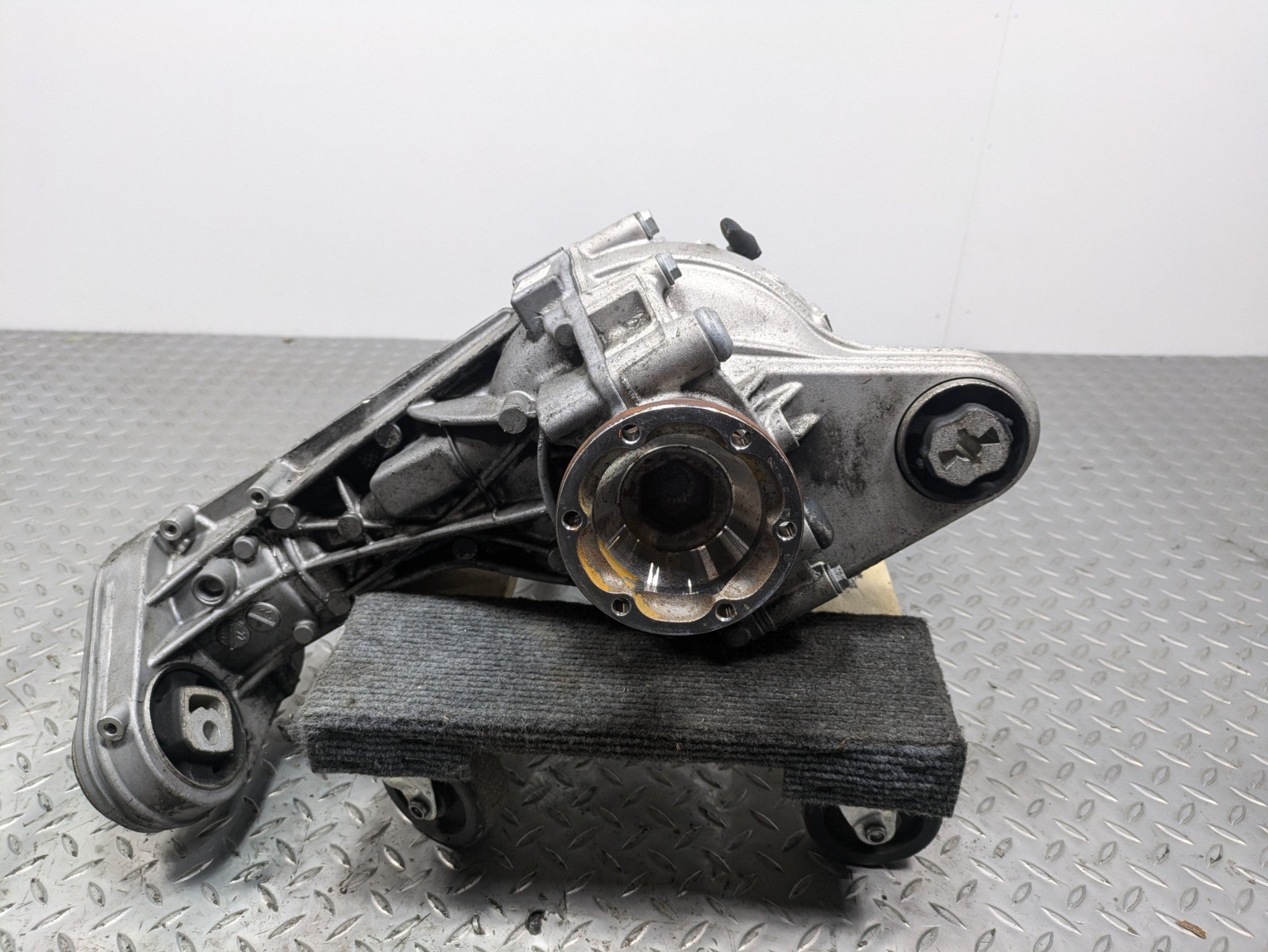 2011 - 2014 OEM PORSCHE CAYENNE FRONT DIFFERENTIAL AXLE CARRIER ASSEMBLY 4.8L