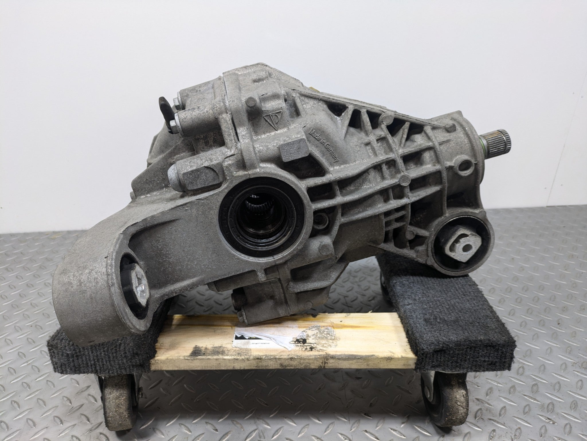 2011 - 2014 OEM PORSCHE CAYENNE REAR DIFFERENTIAL AXLE CARRIER ASSEMBLY 4.8L