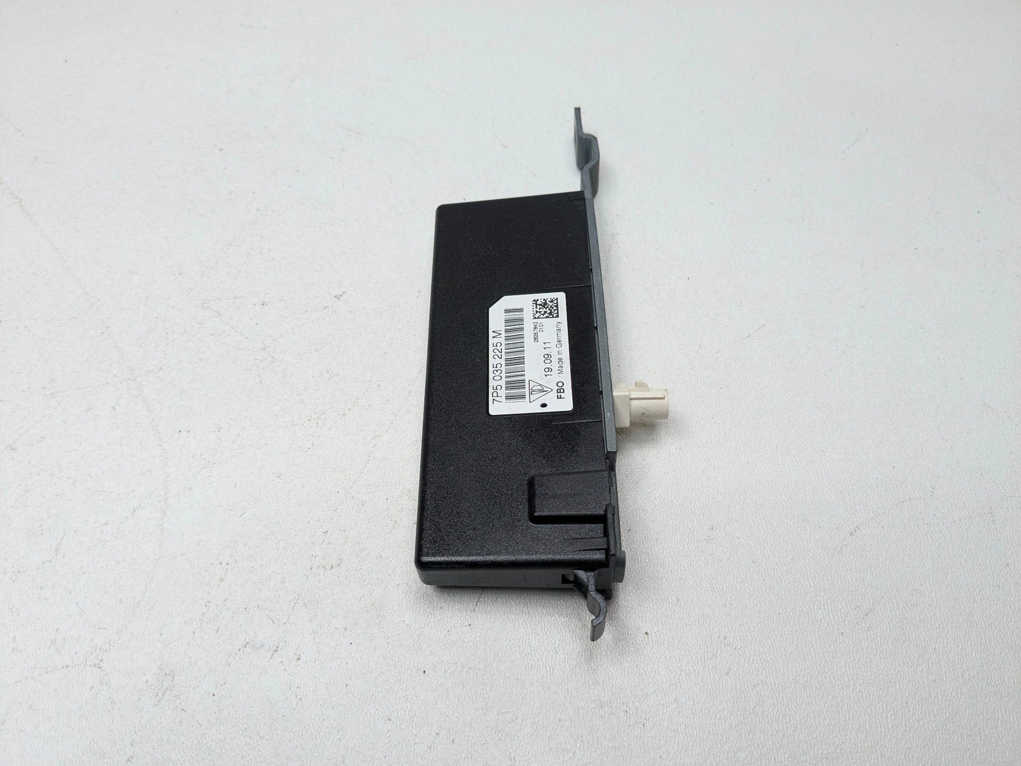 2011 - 2014 OEM PORSCHE CAYENNE REAR LEFT RADIO ANTENNA AMPLIFIER MODULE UNIT