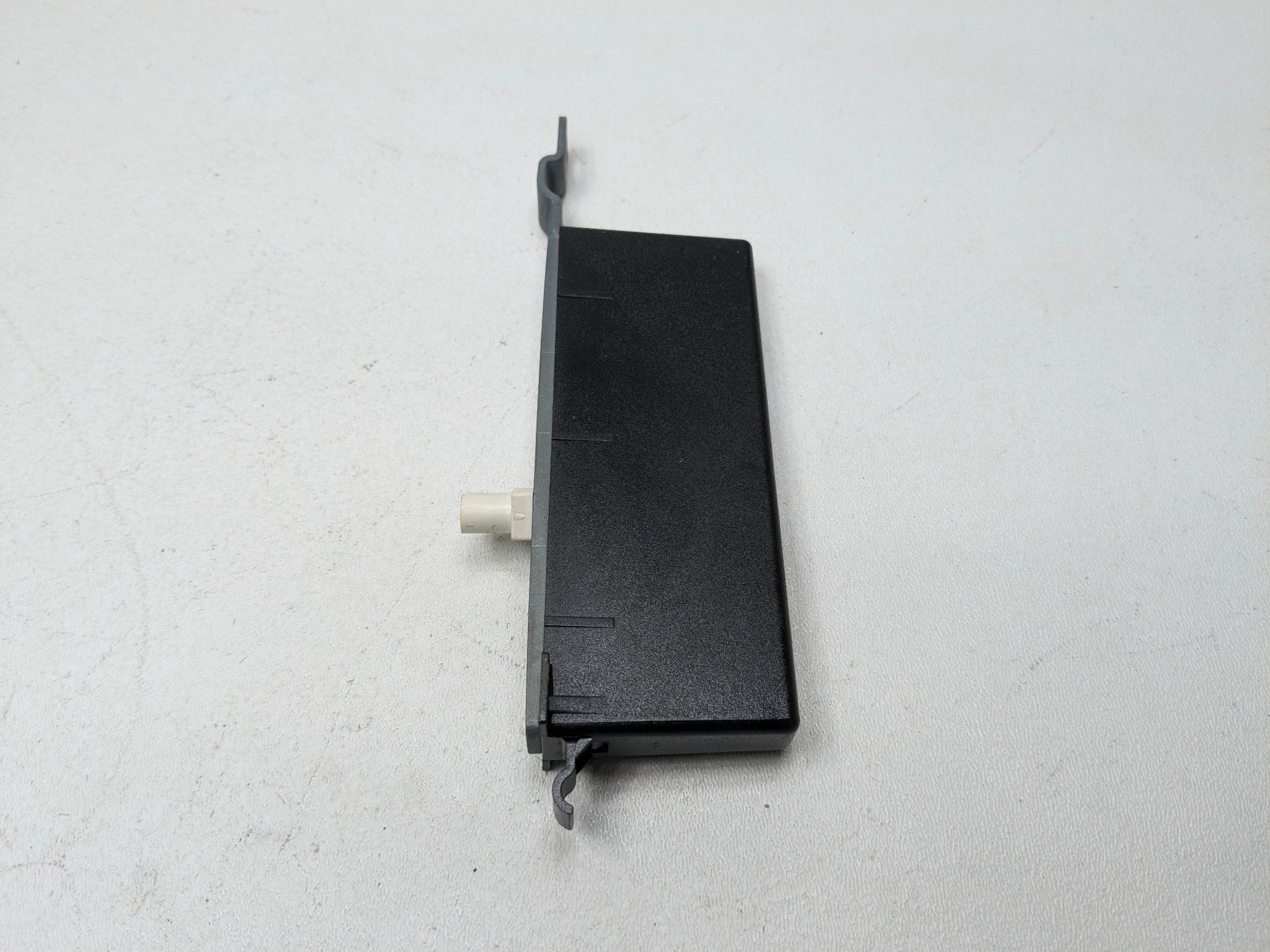 2011 - 2014 OEM PORSCHE CAYENNE REAR LEFT RADIO ANTENNA AMPLIFIER MODULE UNIT