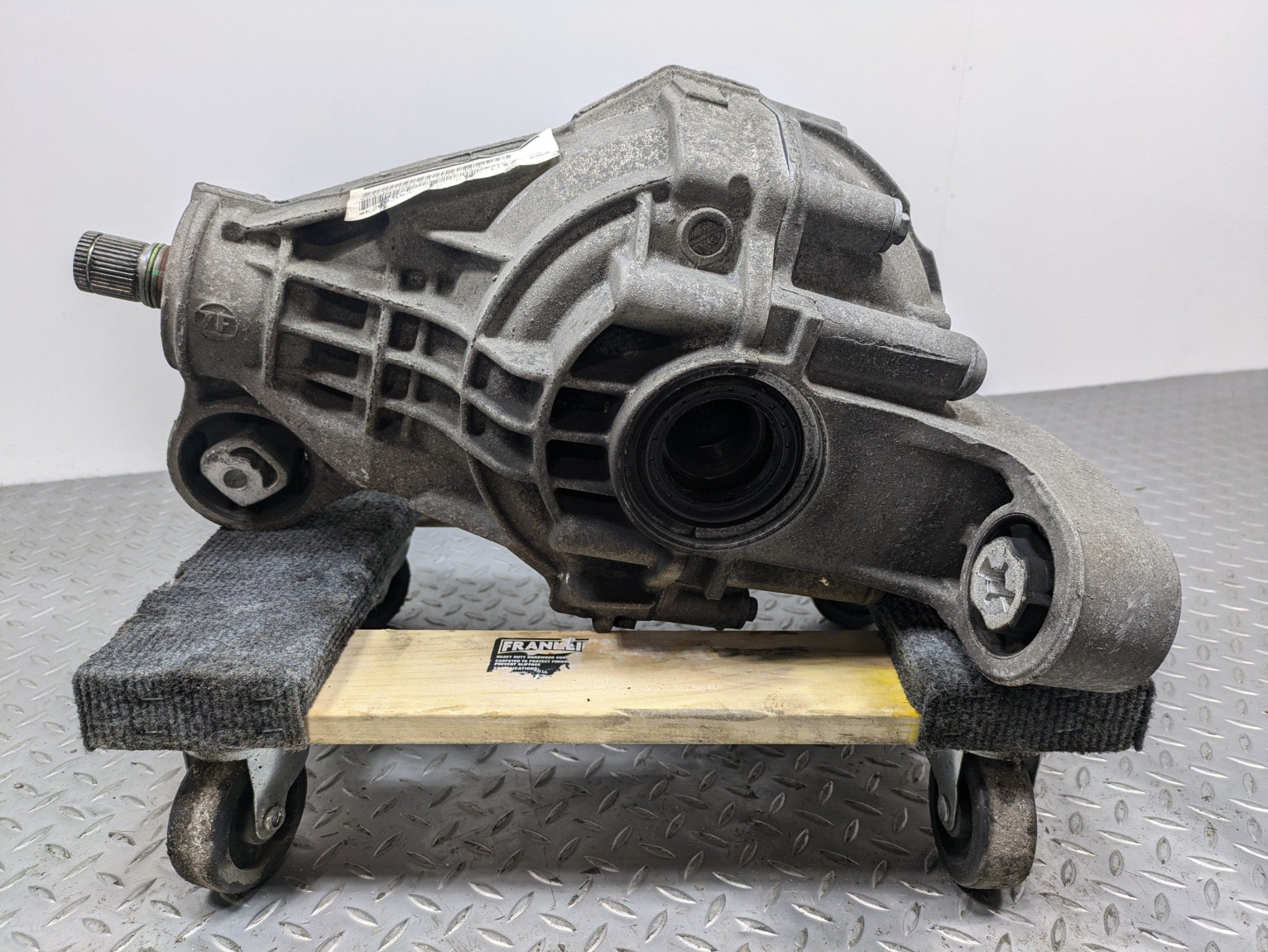 2011 - 2014 OEM PORSCHE CAYENNE REAR DIFFERENTIAL AXLE CARRIER ASSEMBLY 4.8L