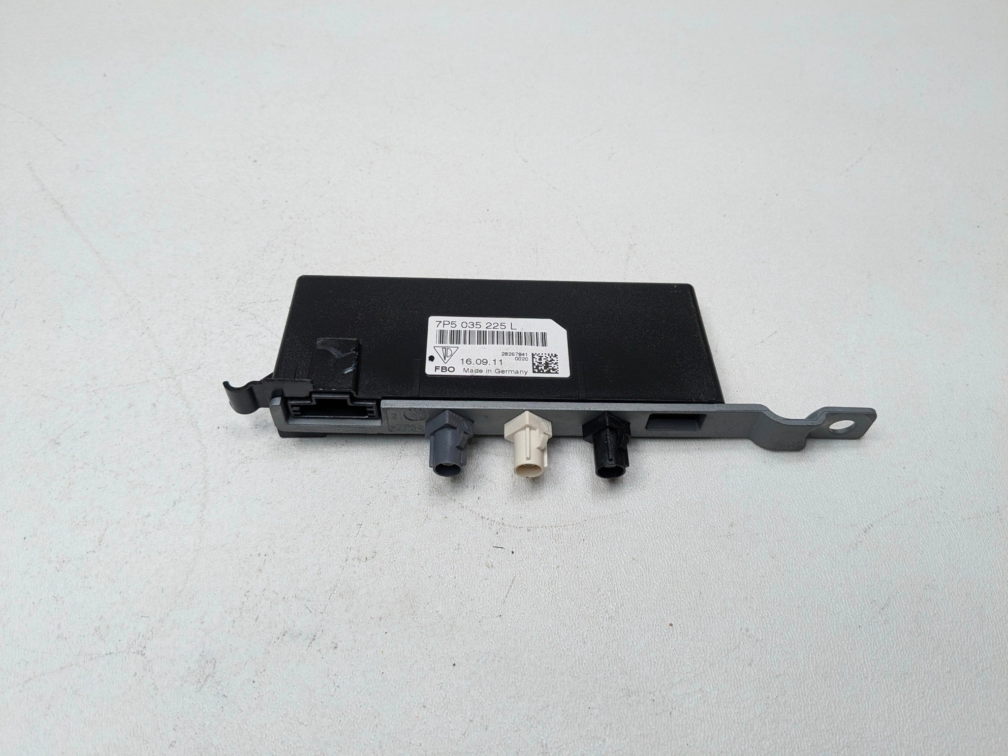 2011 - 2014 OEM PORSCHE CAYENNE REAR RIGHT RADIO ANTENNA AMPLIFIER MODULE UNIT