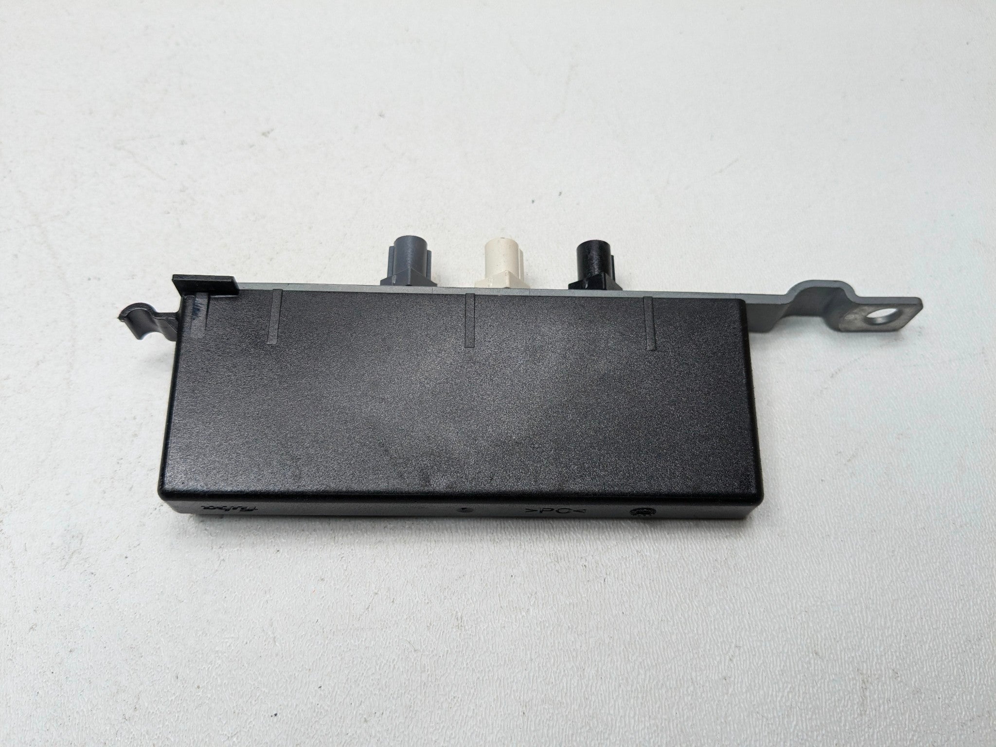 2011 - 2014 OEM PORSCHE CAYENNE REAR RIGHT RADIO ANTENNA AMPLIFIER MODULE UNIT