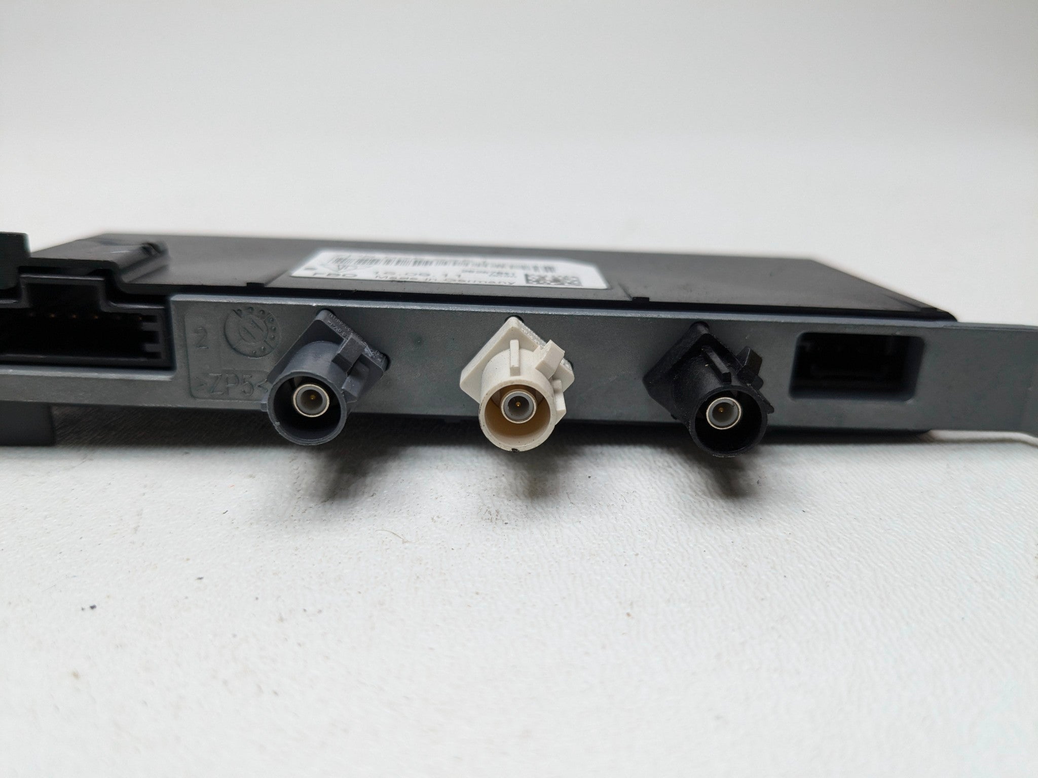 2011 - 2014 OEM PORSCHE CAYENNE REAR RIGHT RADIO ANTENNA AMPLIFIER MODULE UNIT