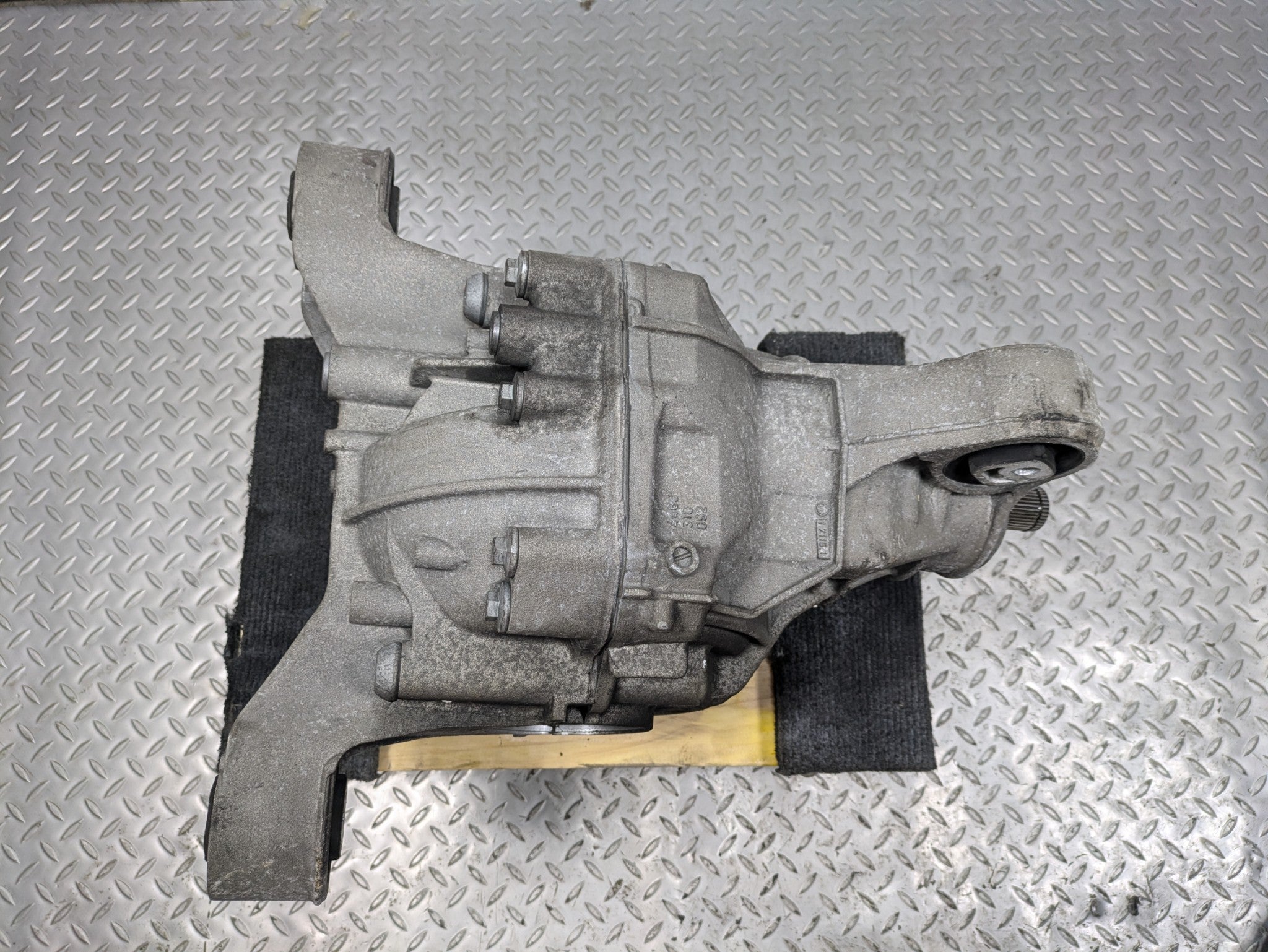 2011 - 2014 OEM PORSCHE CAYENNE REAR DIFFERENTIAL AXLE CARRIER ASSEMBLY 4.8L
