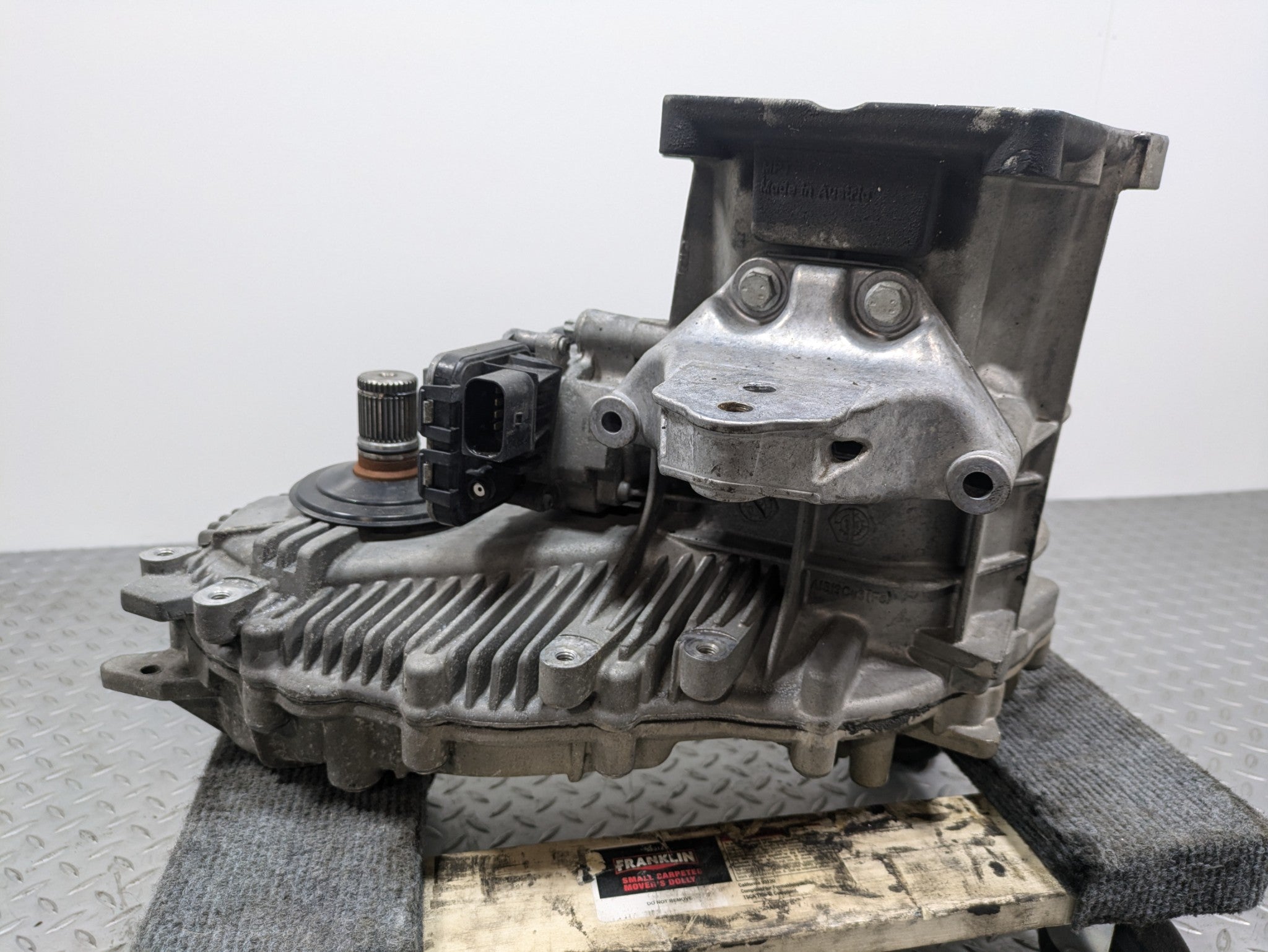 2011 - 2014 OEM PORSCHE CAYENNE 4.8L AT TRANSFER CASE BOX ASSEMBLY