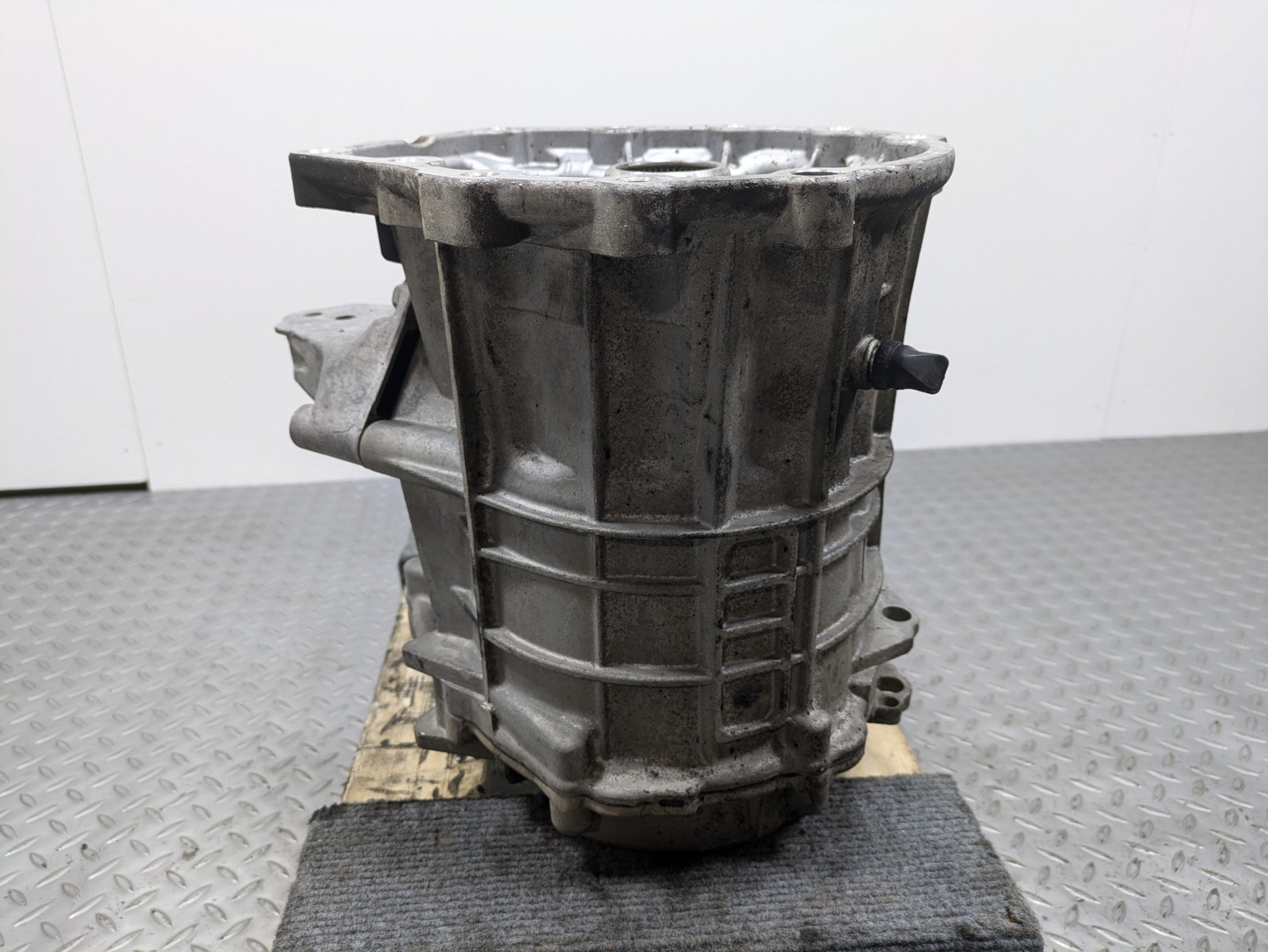2011 - 2014 OEM PORSCHE CAYENNE 4.8L AT TRANSFER CASE BOX ASSEMBLY