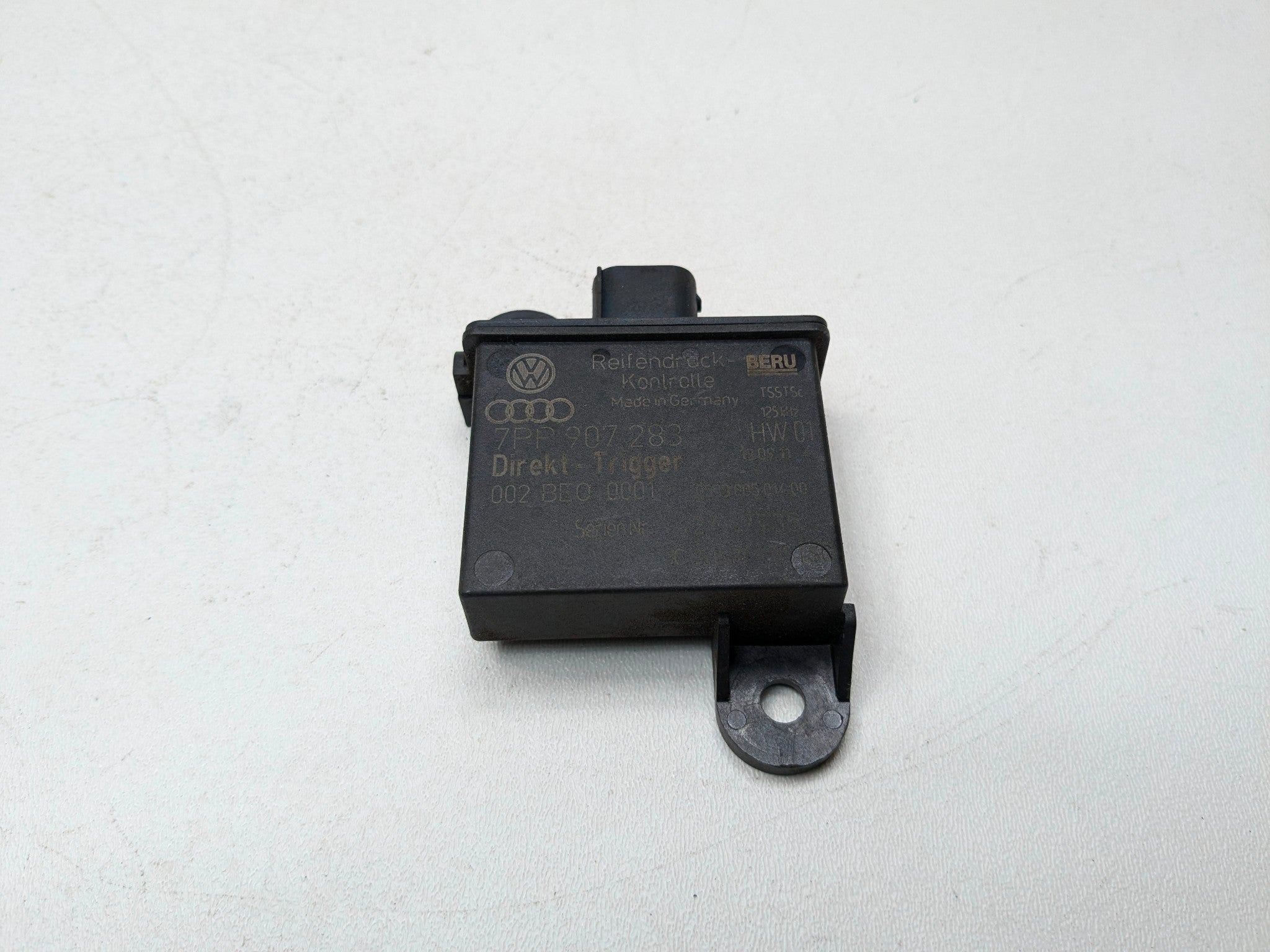 2011 - 2014 OEM PORSCHE CAYENNE TIRE PRESSURE MONITOR SENSOR CONTROL MODULE UNIT