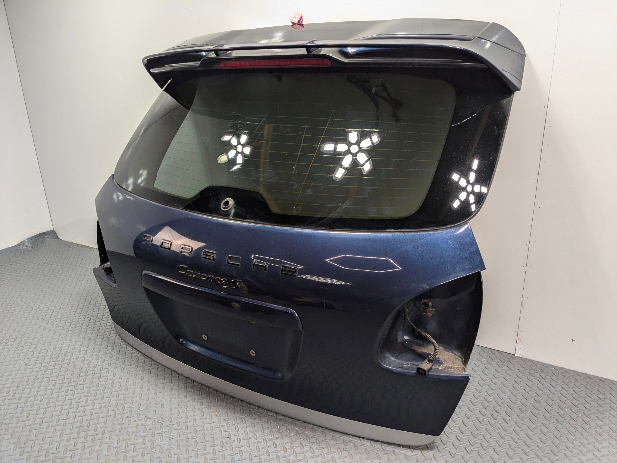 2011 - 2014 OEM PORSCHE CAYENNE TAILGATE SHELL PANEL WITH GLASS ASSEMBLY
