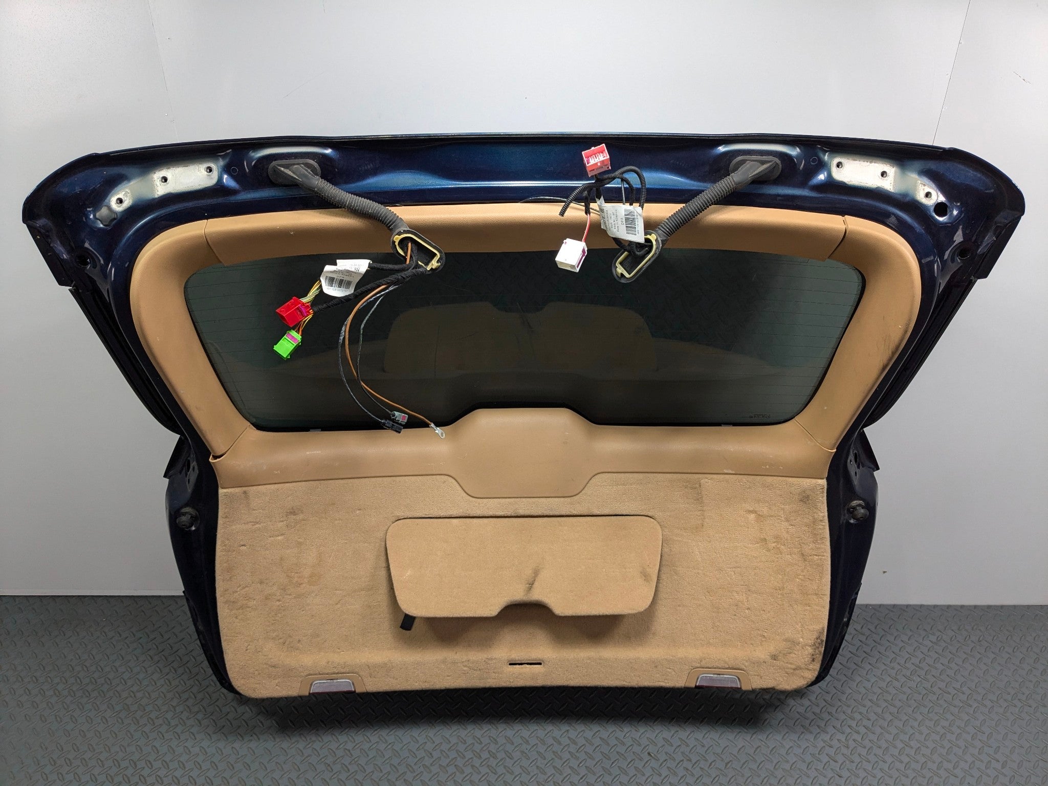 2011 - 2014 OEM PORSCHE CAYENNE TAILGATE SHELL PANEL WITH GLASS ASSEMBLY