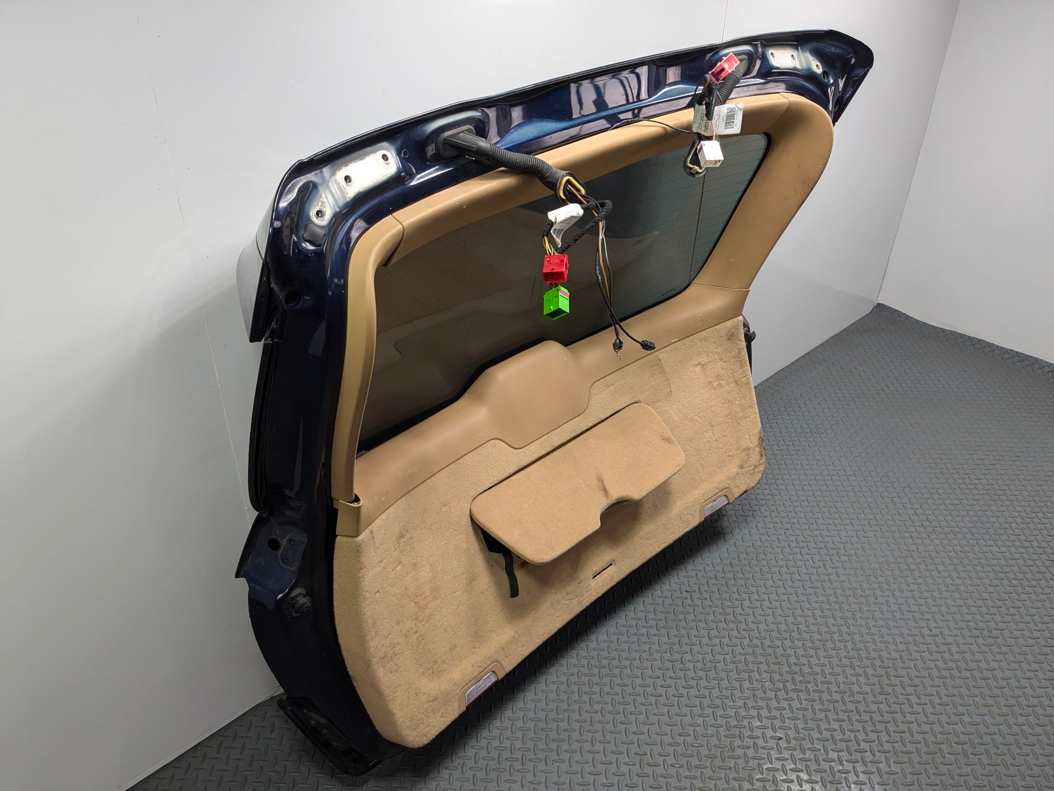 2011 - 2014 OEM PORSCHE CAYENNE TAILGATE SHELL PANEL WITH GLASS ASSEMBLY