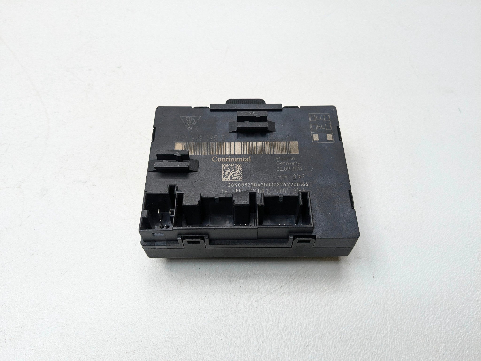 2011 - 2014 OEM PORSCHE CAYENNE REAR LEFT DRIVER SIDE DOOR CONTROL MODULE UNIT