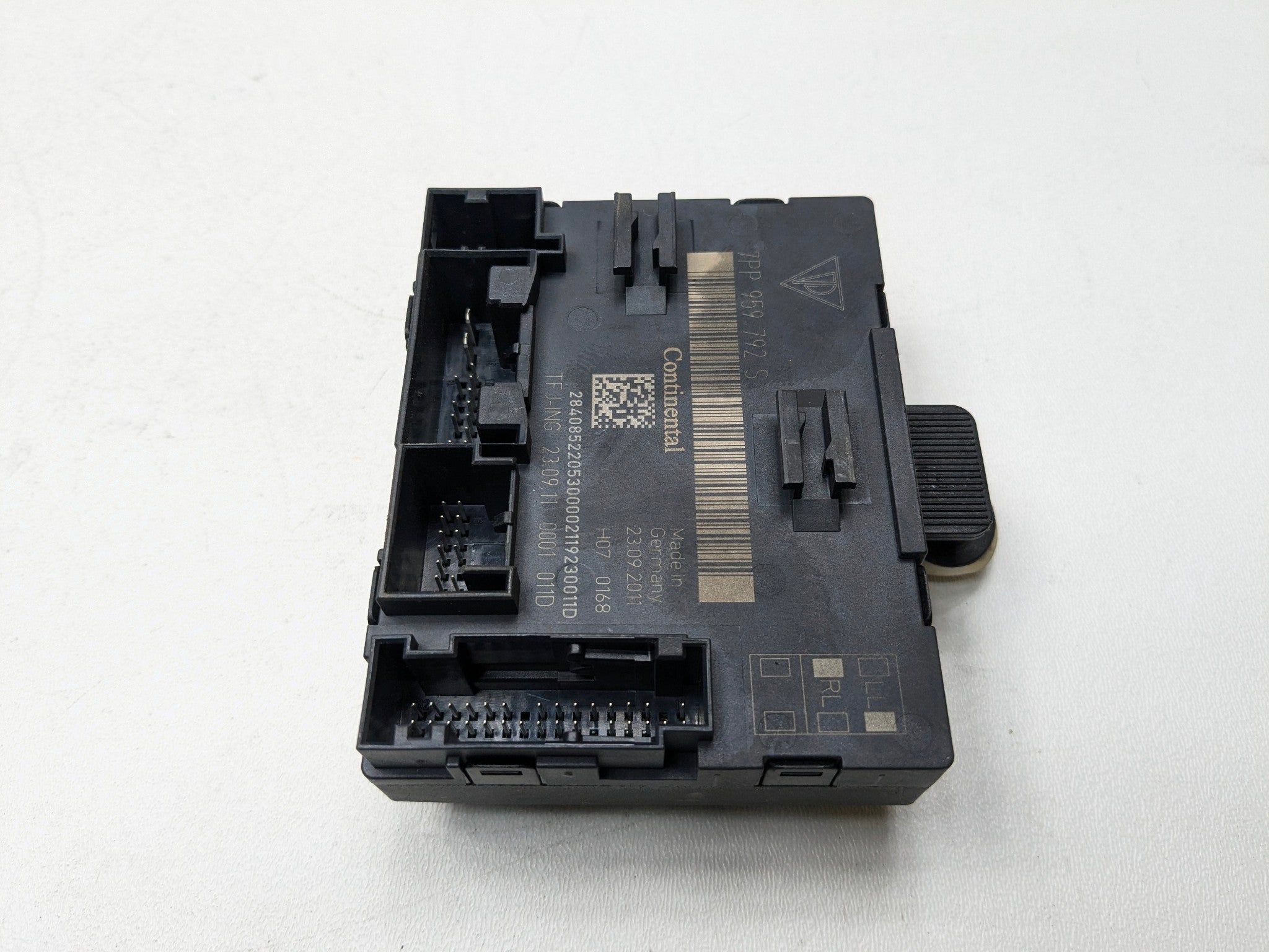 2011 - 2014 OEM PORSCHE CAYENNE FRONT RIGHT PASSENGER SIDE DOOR CONTROL MODULE