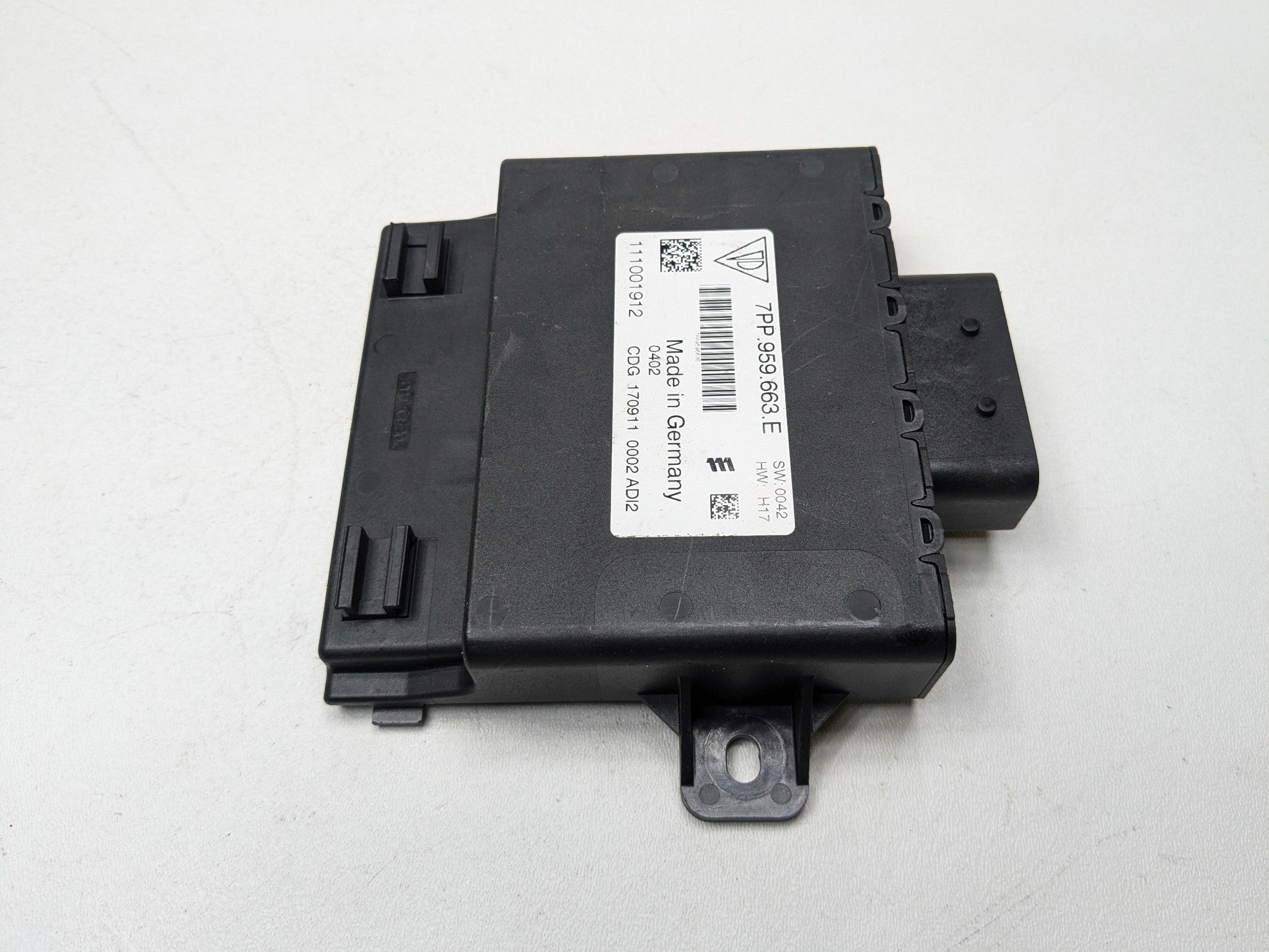 2011 - 2014 OEM PORSCHE CAYENNE VOLTAGE CONVERTER CONTROL MODULE UNIT