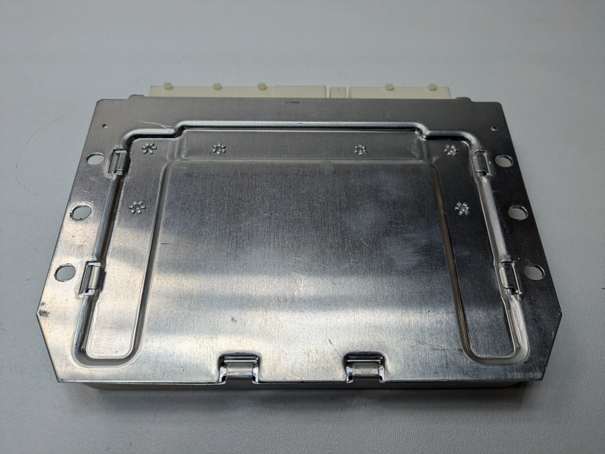 2011 - 2014 OEM PORSCHE CAYENNE AIR SUSPENSION CONTROL MODULE UNIT