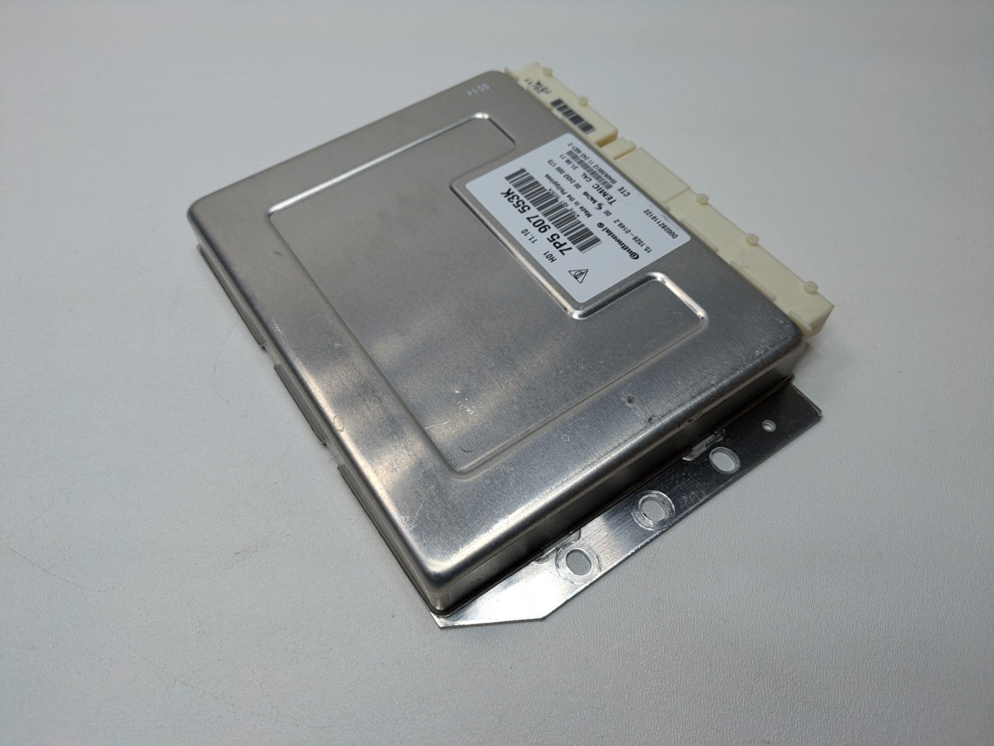 2011 - 2014 OEM PORSCHE CAYENNE AIR SUSPENSION CONTROL MODULE UNIT