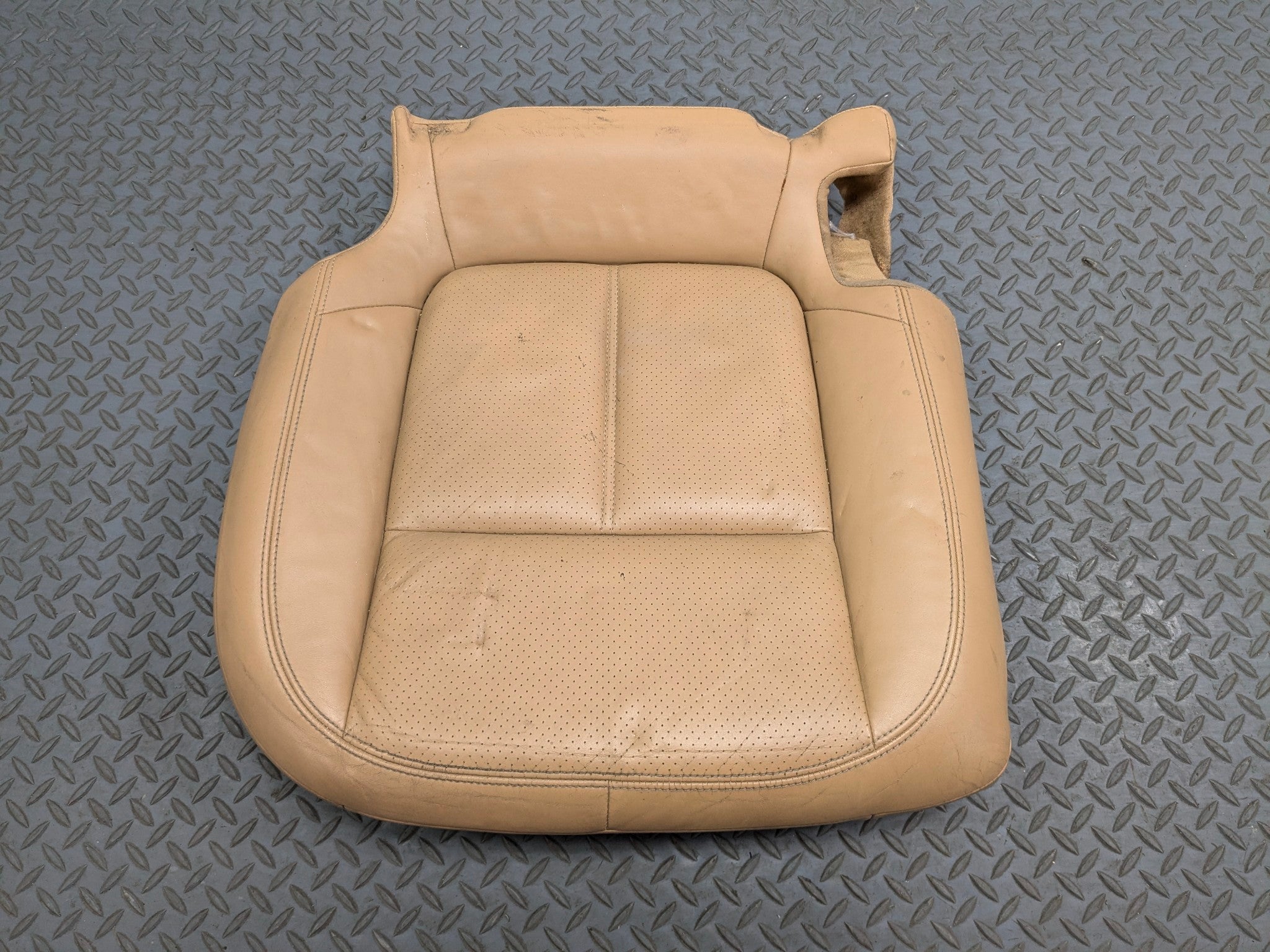 2011 - 2014 OEM PORSCHE CAYENNE REAR RIGHT SIDE 60/40 LOWER SEAT CUSHION BEIGE