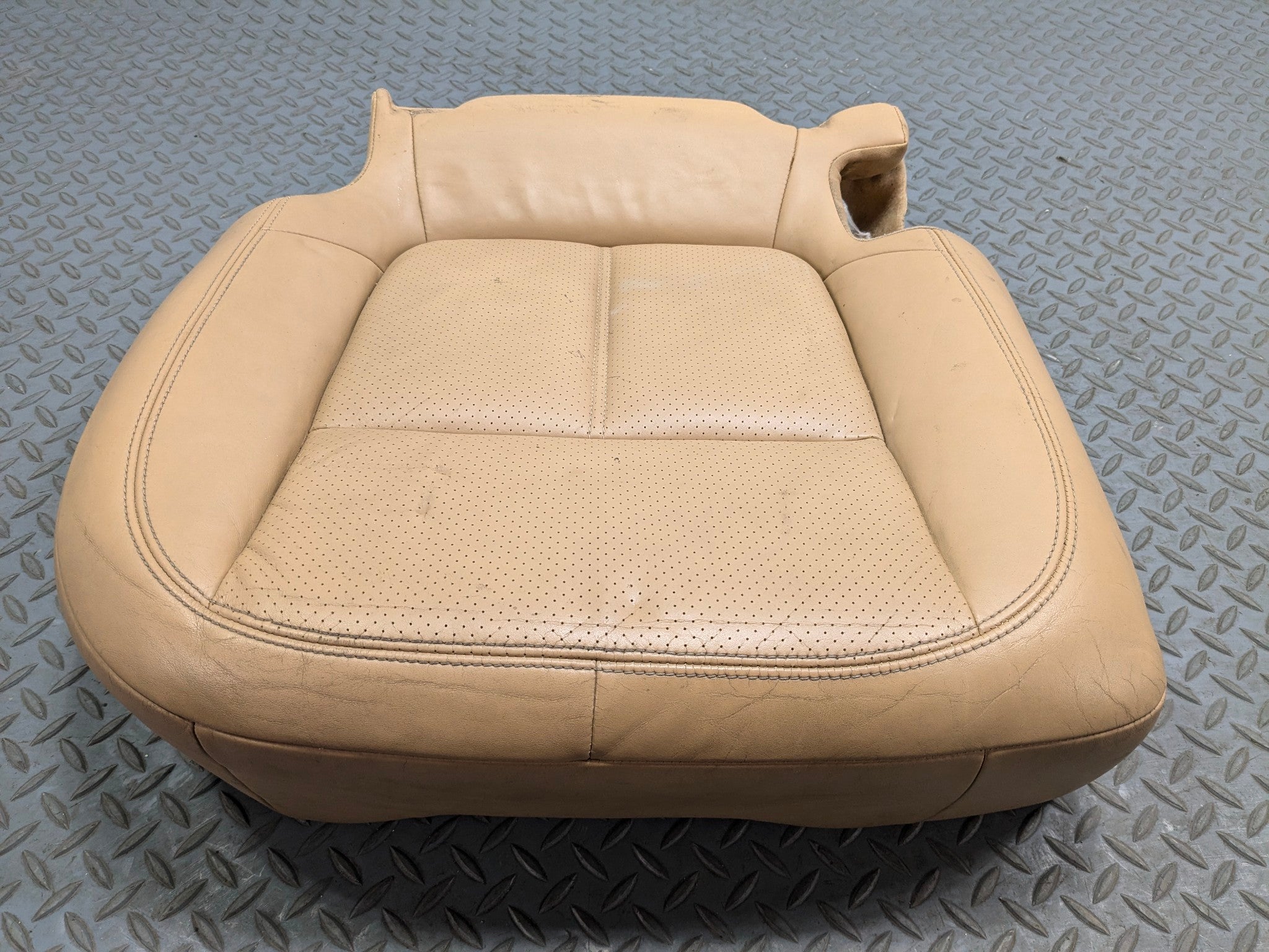 2011 - 2014 OEM PORSCHE CAYENNE REAR RIGHT SIDE 60/40 LOWER SEAT CUSHION BEIGE