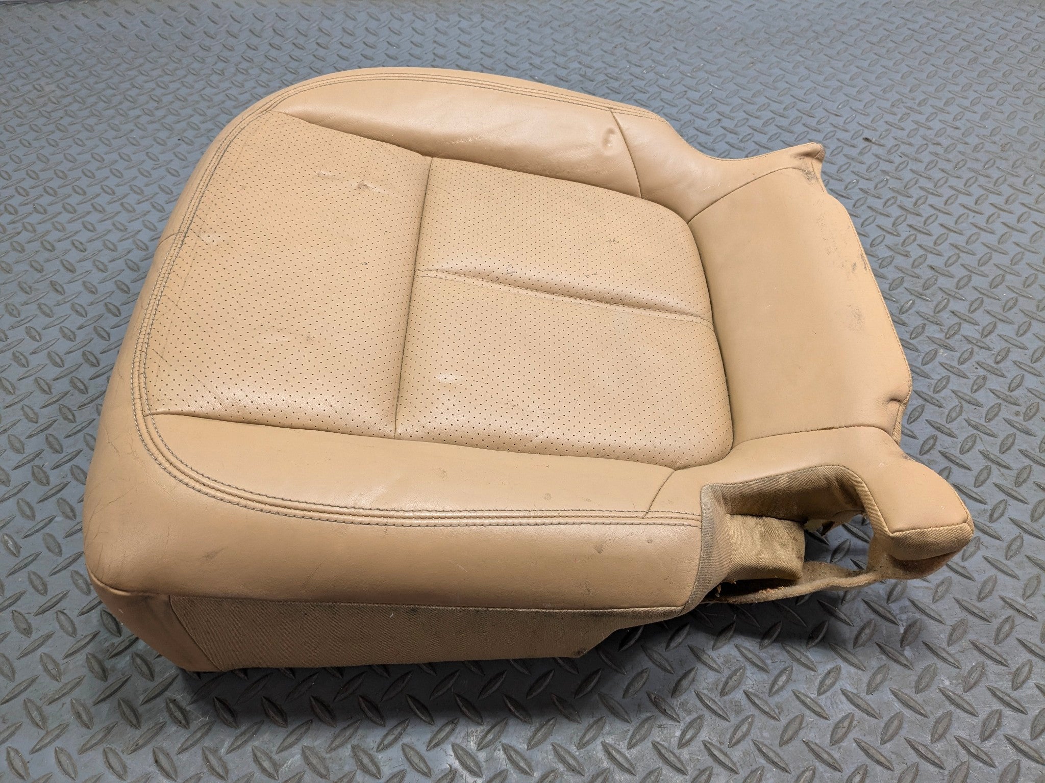 2011 - 2014 OEM PORSCHE CAYENNE REAR RIGHT SIDE 60/40 LOWER SEAT CUSHION BEIGE
