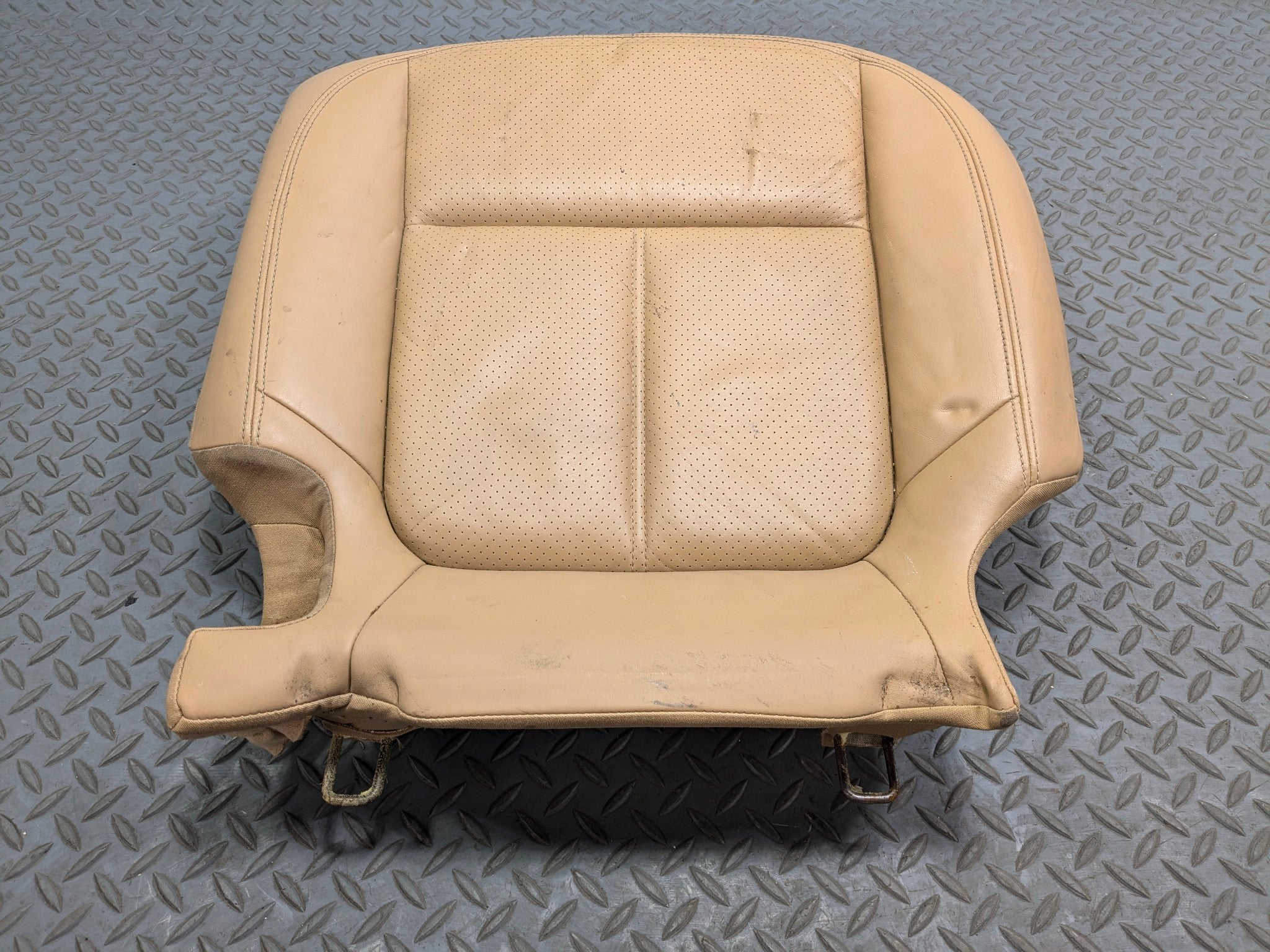 2011 - 2014 OEM PORSCHE CAYENNE REAR RIGHT SIDE 60/40 LOWER SEAT CUSHION BEIGE