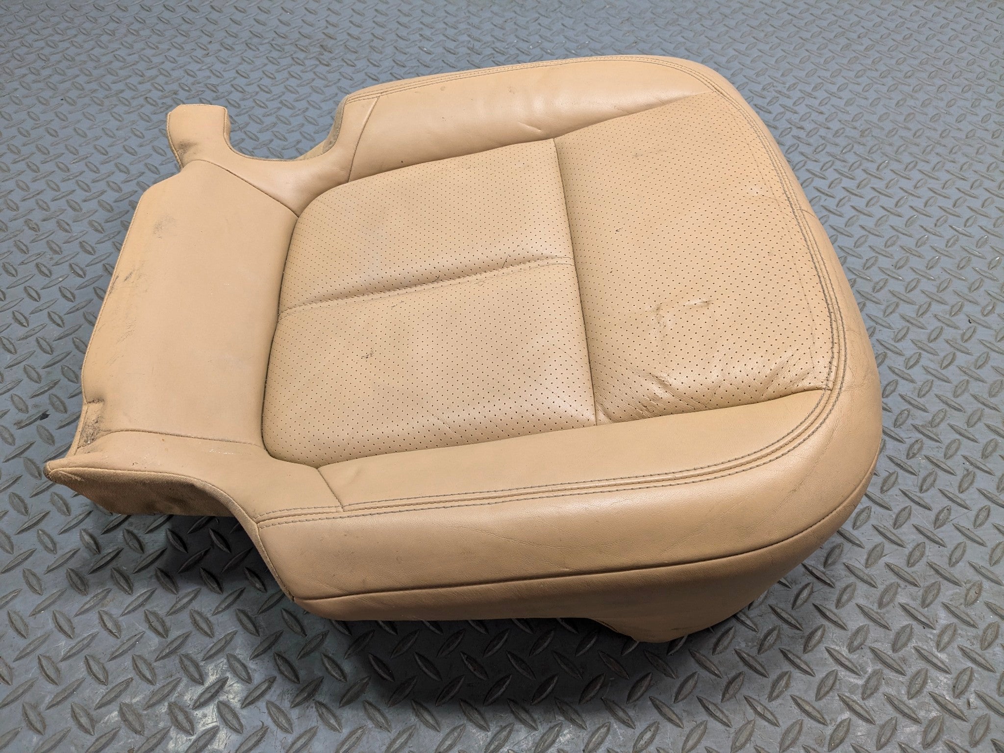 2011 - 2014 OEM PORSCHE CAYENNE REAR RIGHT SIDE 60/40 LOWER SEAT CUSHION BEIGE