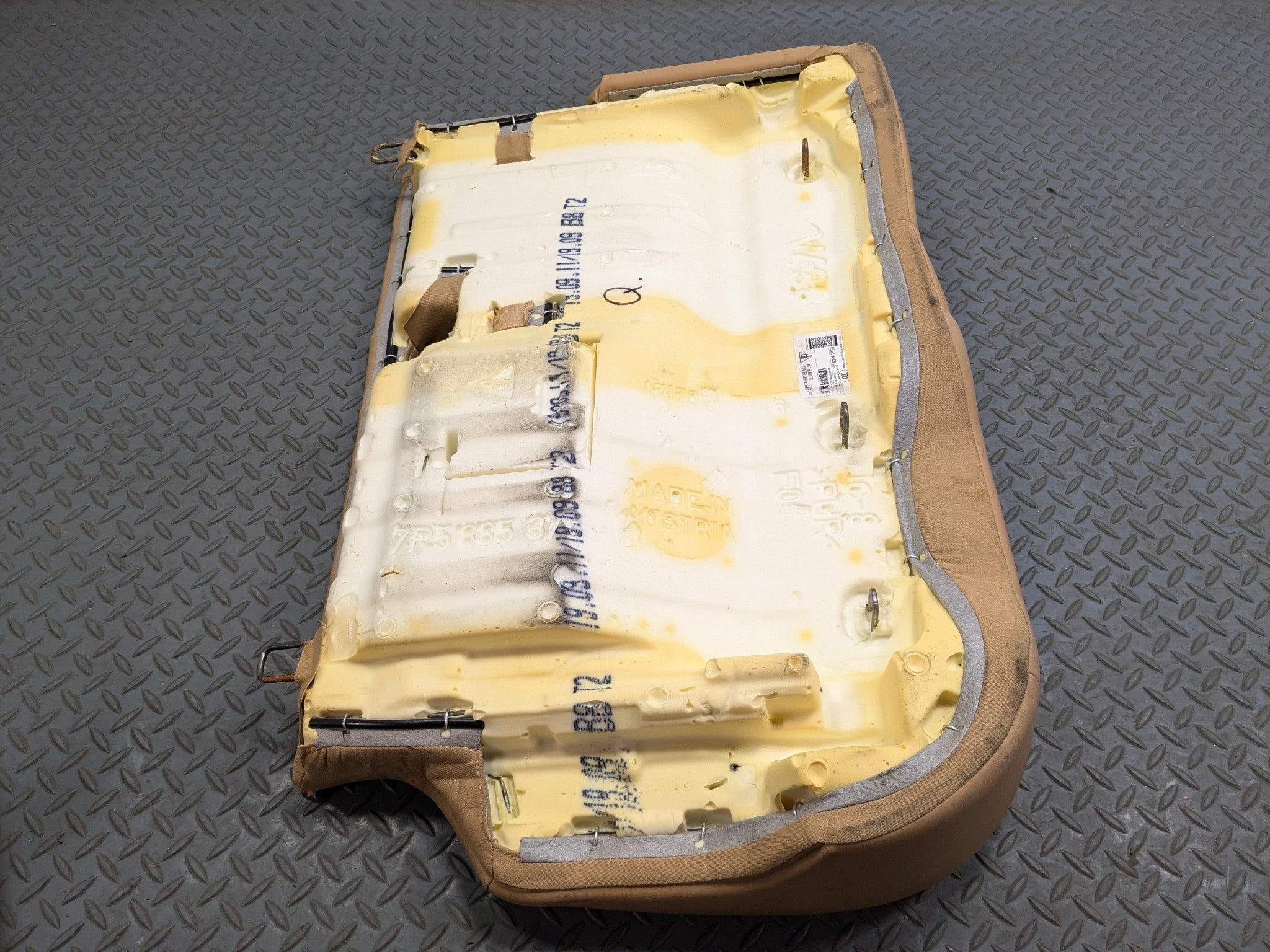 2011 - 2014 OEM PORSCHE CAYENNE REAR LEFT SIDE 60/40 LOWER SEAT CUSHION BEIGE