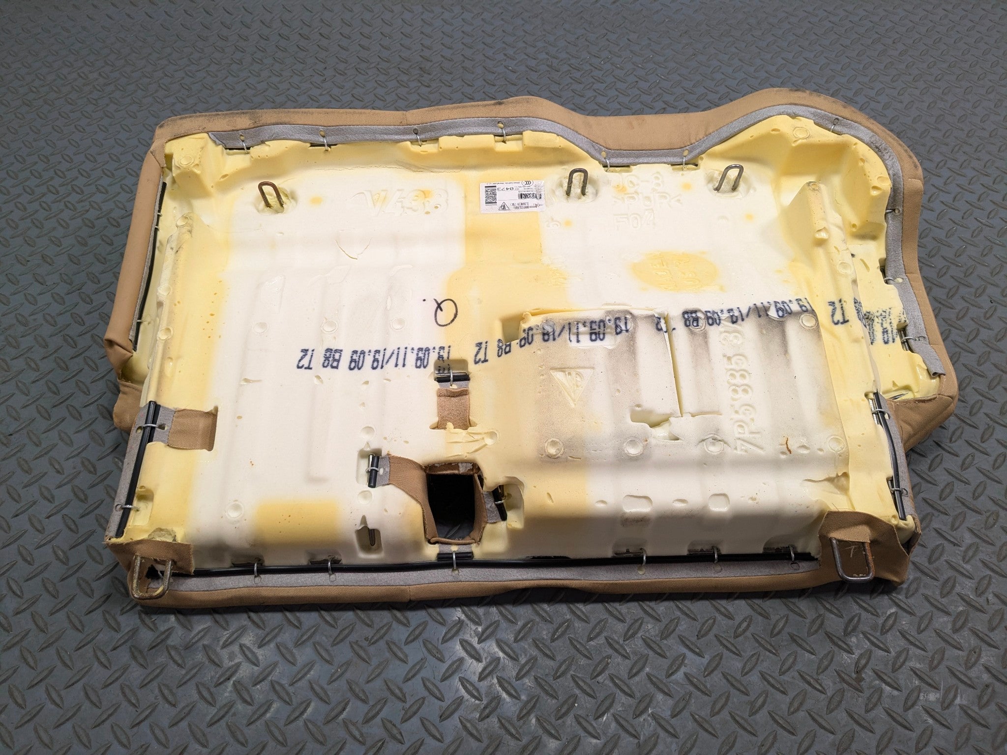 2011 - 2014 OEM PORSCHE CAYENNE REAR LEFT SIDE 60/40 LOWER SEAT CUSHION BEIGE