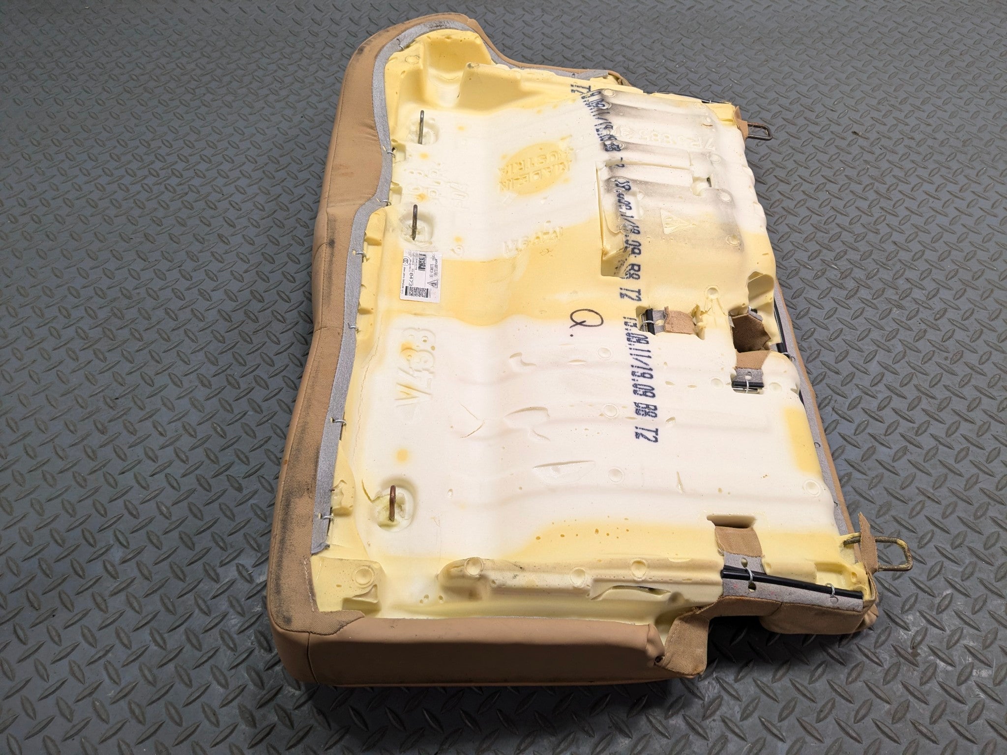 2011 - 2014 OEM PORSCHE CAYENNE REAR LEFT SIDE 60/40 LOWER SEAT CUSHION BEIGE