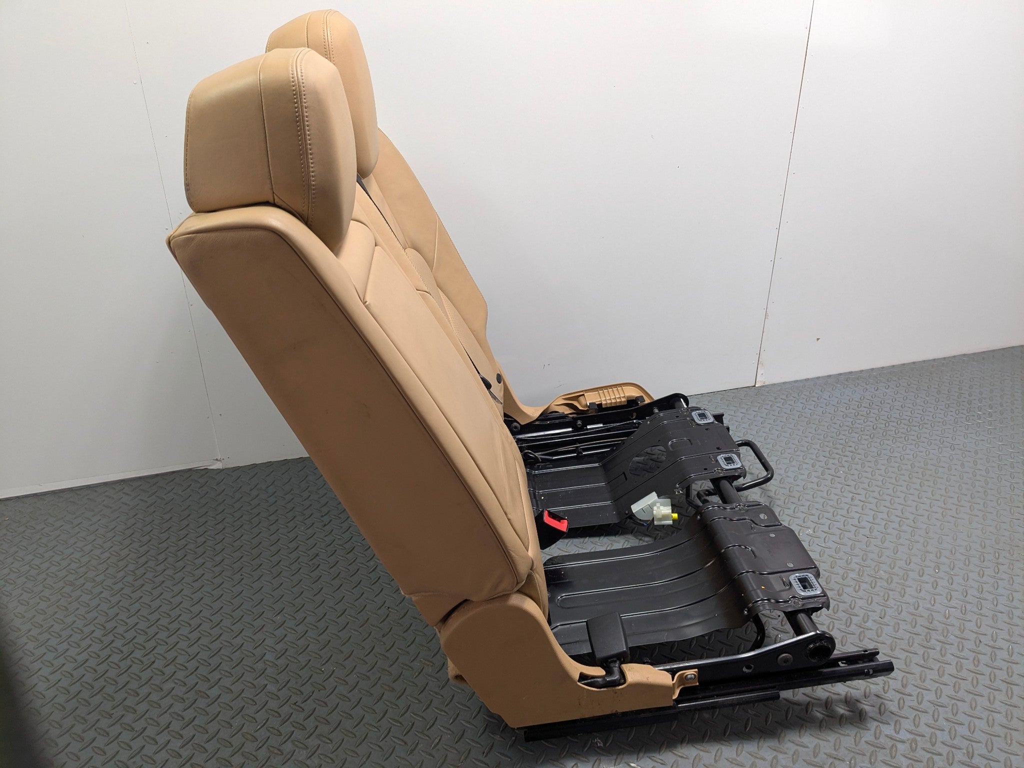 2011 - 2014 OEM PORSCHE CAYENNE REARBACK LEFT SIDE 60/40 UPPER CUSHION ASSEMBLY