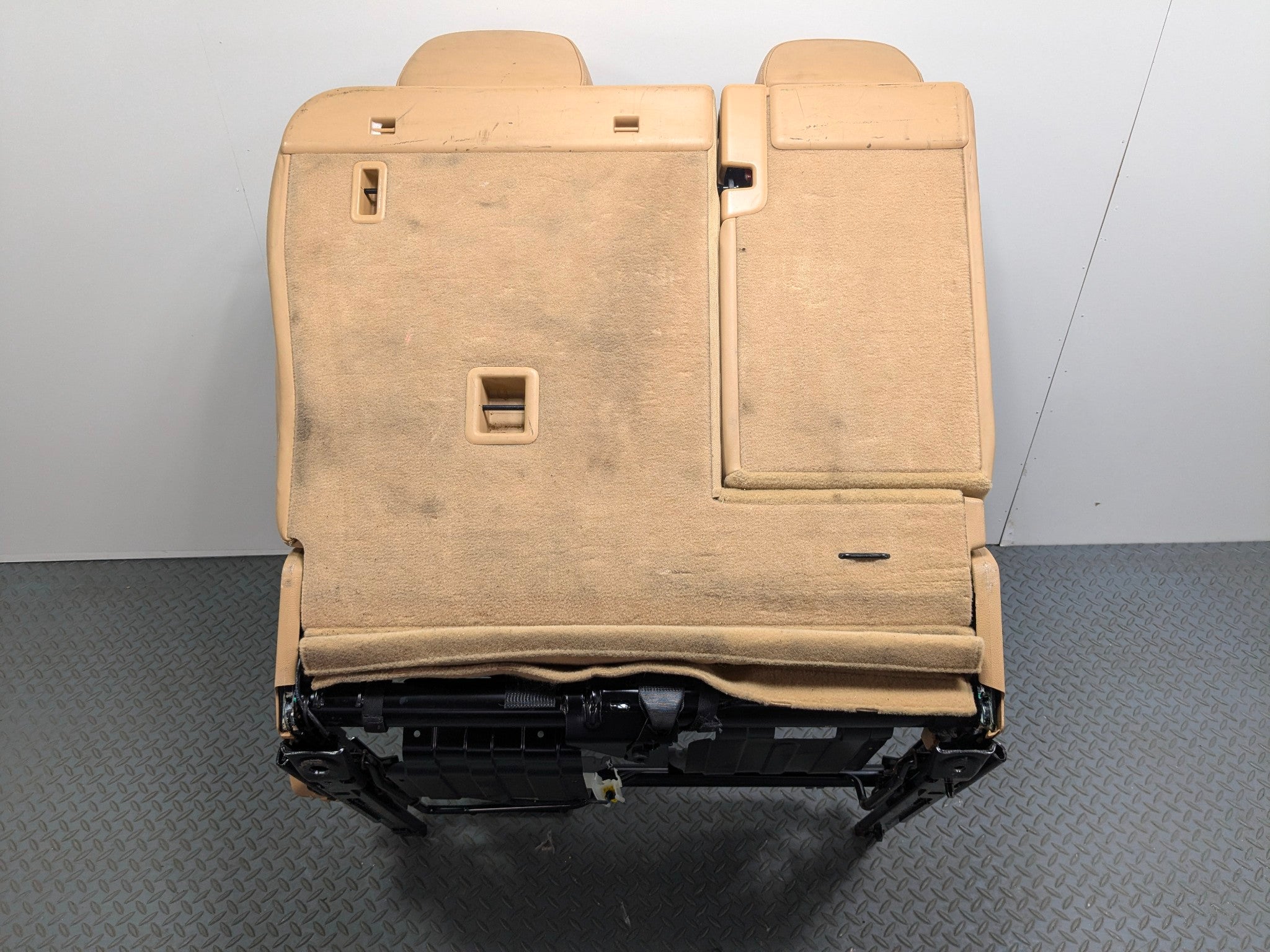 2011 - 2014 OEM PORSCHE CAYENNE REARBACK LEFT SIDE 60/40 UPPER CUSHION ASSEMBLY