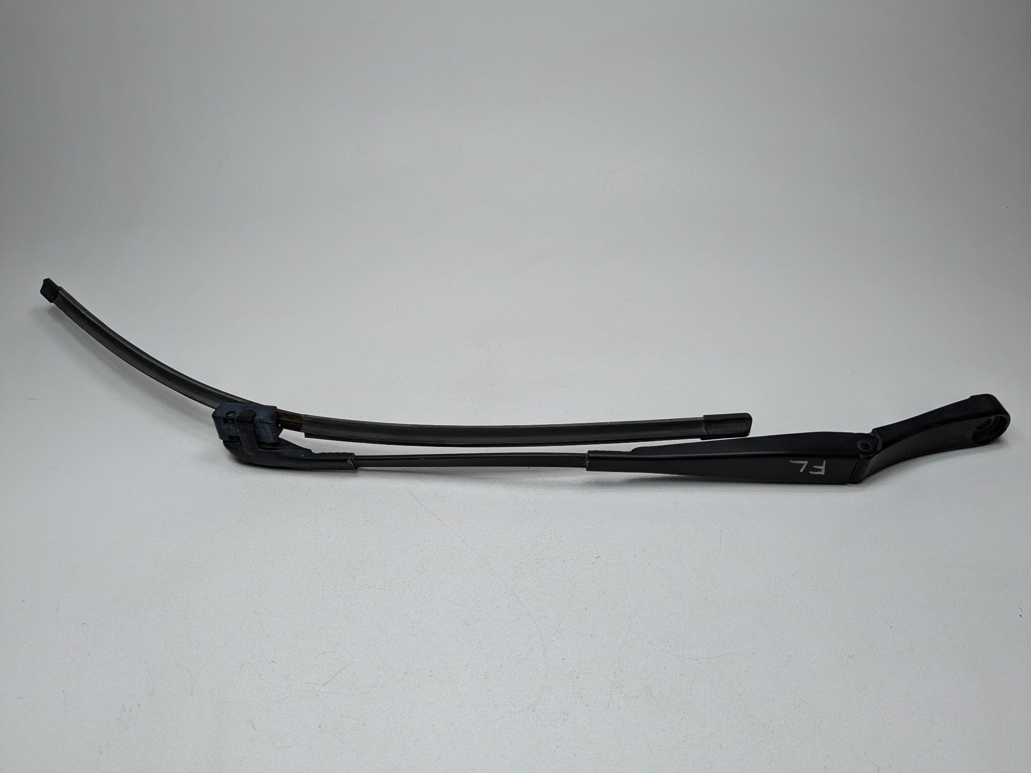 2011 - 2014 OEM PORSCHE CAYENNE FRONT LEFT SIDE WINDSHIELD WIPER ARM WITH BLADE