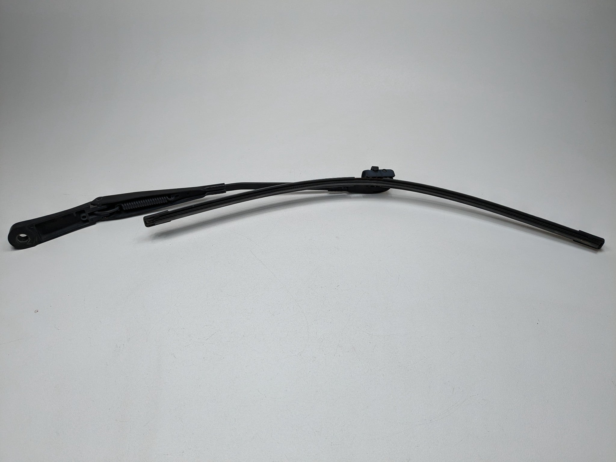 2011 - 2014 OEM PORSCHE CAYENNE FRONT LEFT SIDE WINDSHIELD WIPER ARM WITH BLADE