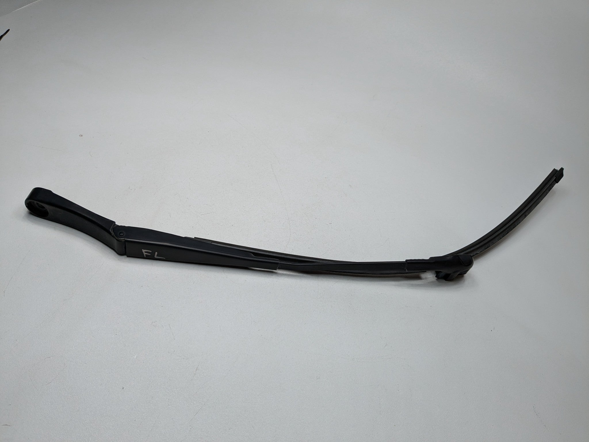 2011 - 2014 OEM PORSCHE CAYENNE FRONT LEFT SIDE WINDSHIELD WIPER ARM WITH BLADE