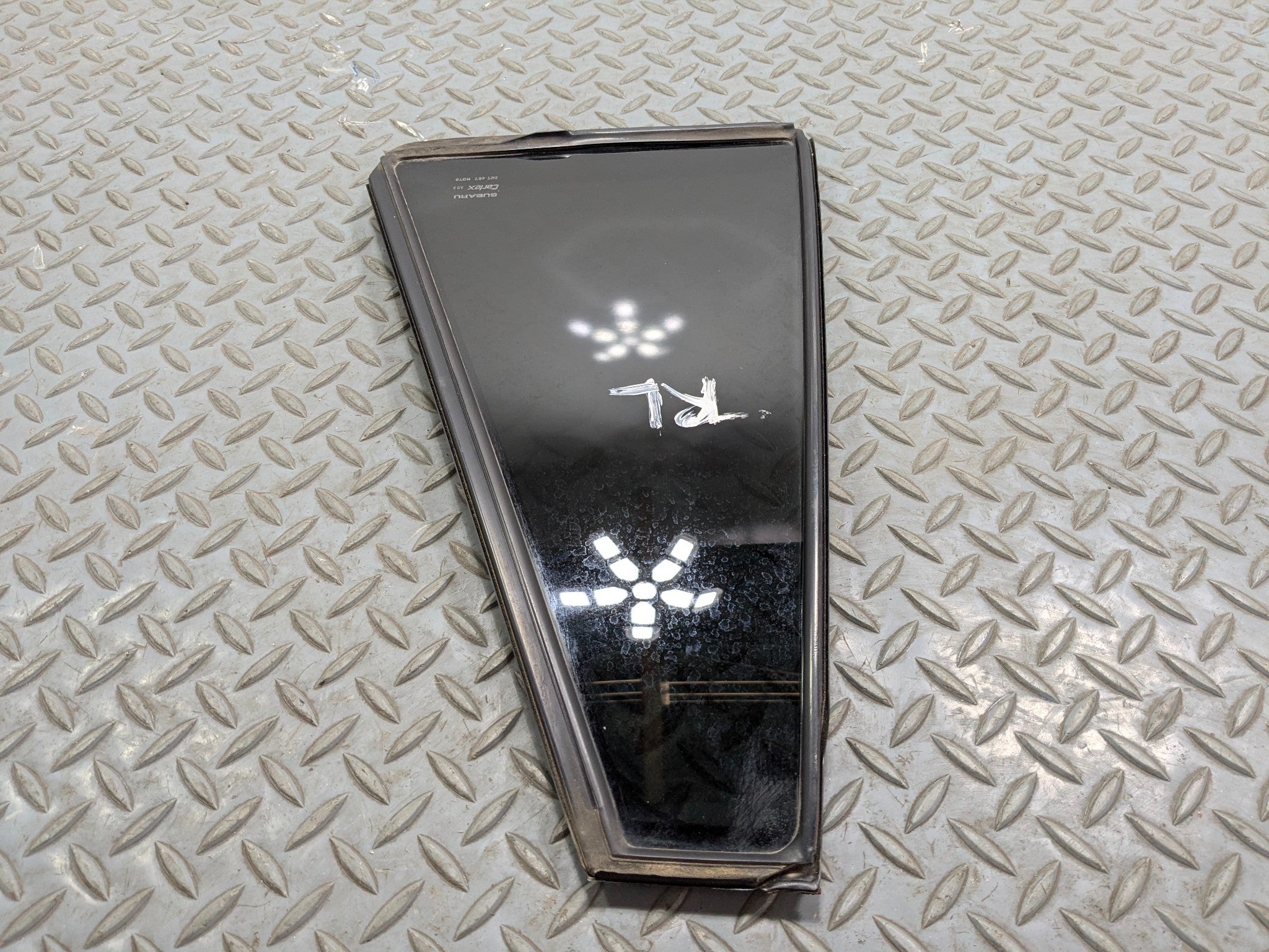 10 - 14 OEM SUBARU OUTBACK REAR LEFT QUARTER VENT WINDOW GLASS WITH PRIVACY TINT