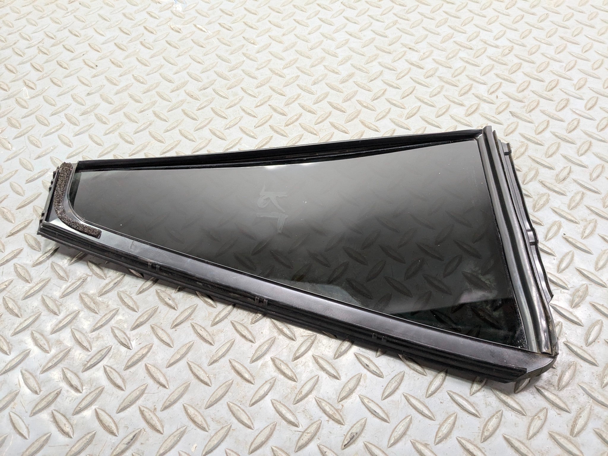 10 - 14 OEM SUBARU OUTBACK REAR LEFT QUARTER VENT WINDOW GLASS WITH PRIVACY TINT