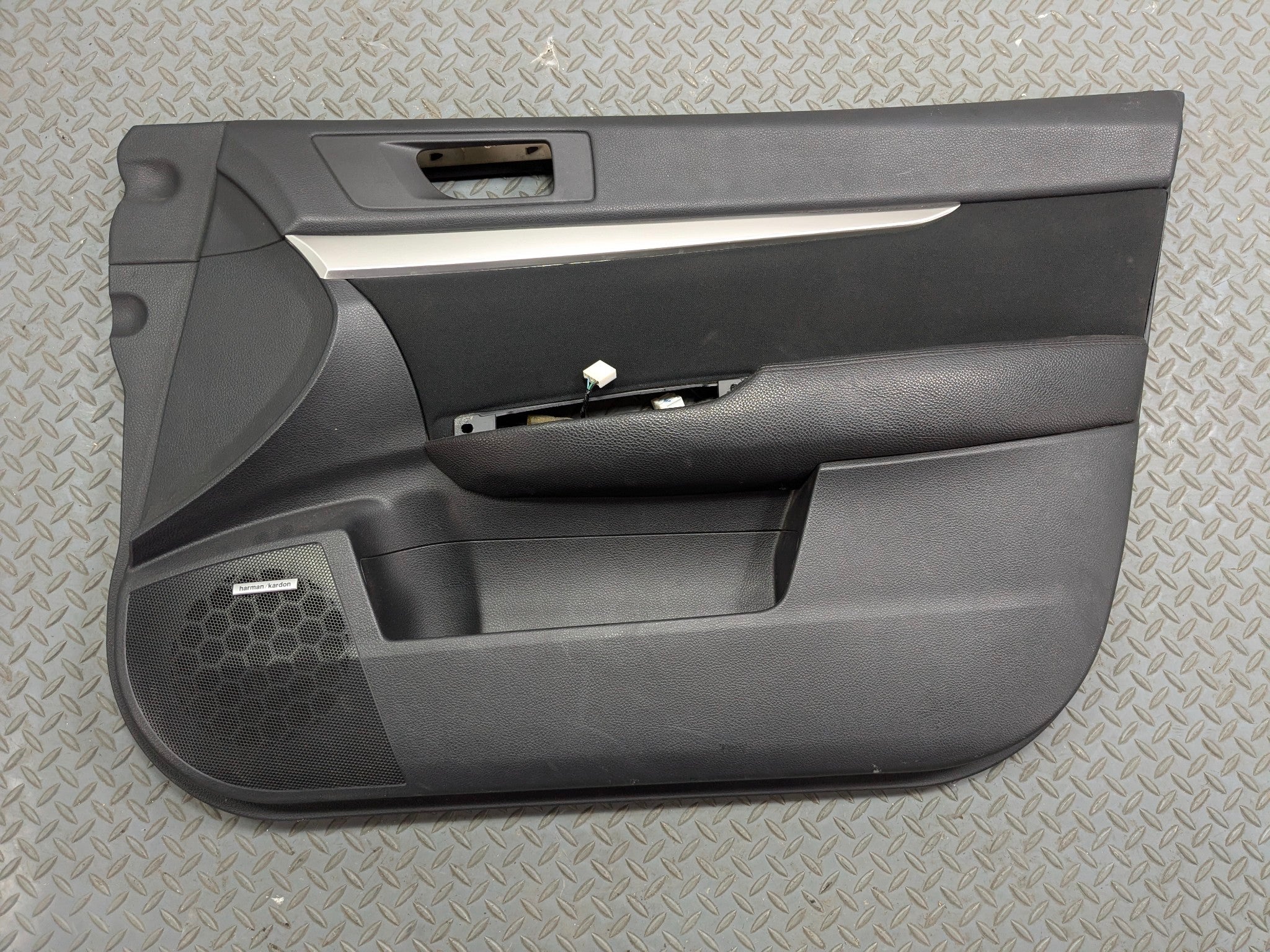 10 - 14 OEM SUBARU OUTBACK FRONT RIGHT PASSENGER SIDE INTERIOR DOOR TRIM PANEL