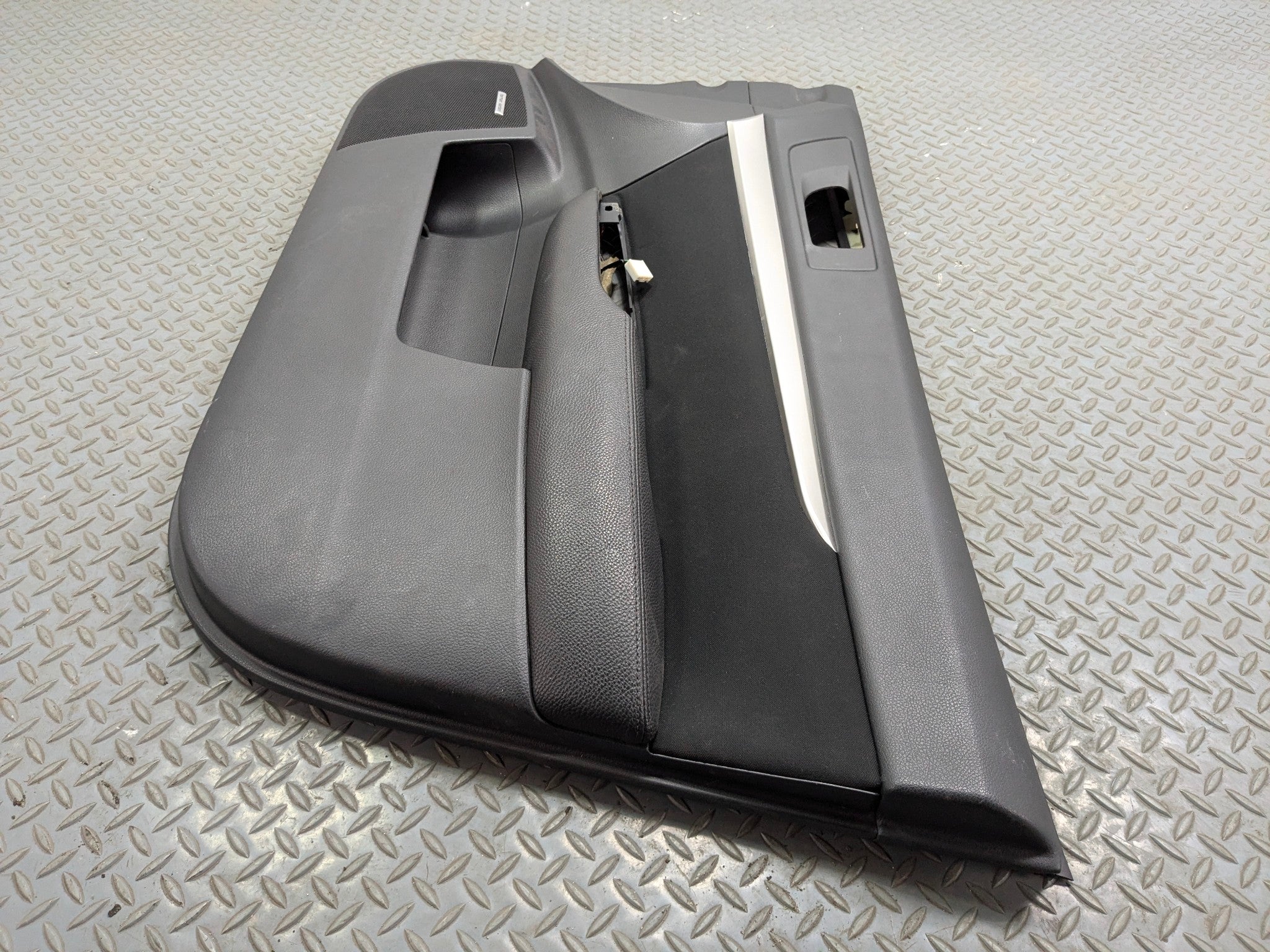 10 - 14 OEM SUBARU OUTBACK FRONT RIGHT PASSENGER SIDE INTERIOR DOOR TRIM PANEL