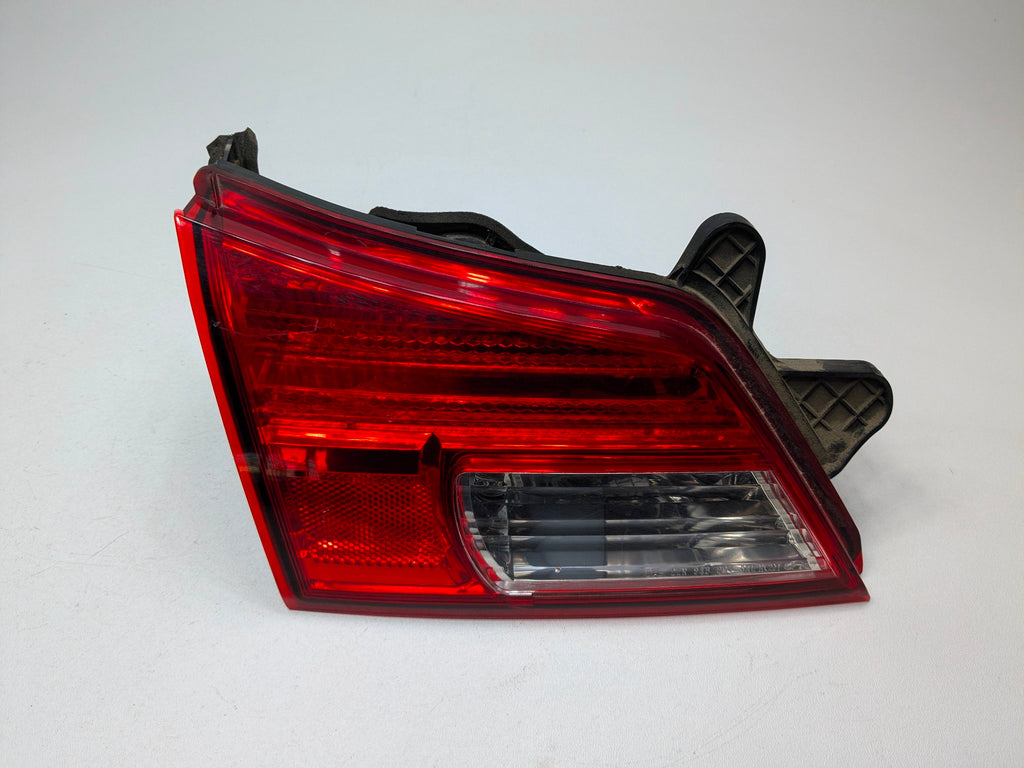 10 - 14 OEM SUBARU OUTBACK REAR LEFT OUTBACK LIFTGATE MOUNTED TAIL LIGHT