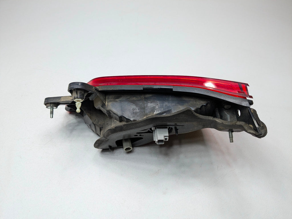 10 - 14 OEM SUBARU OUTBACK REAR LEFT OUTBACK LIFTGATE MOUNTED TAIL LIGHT