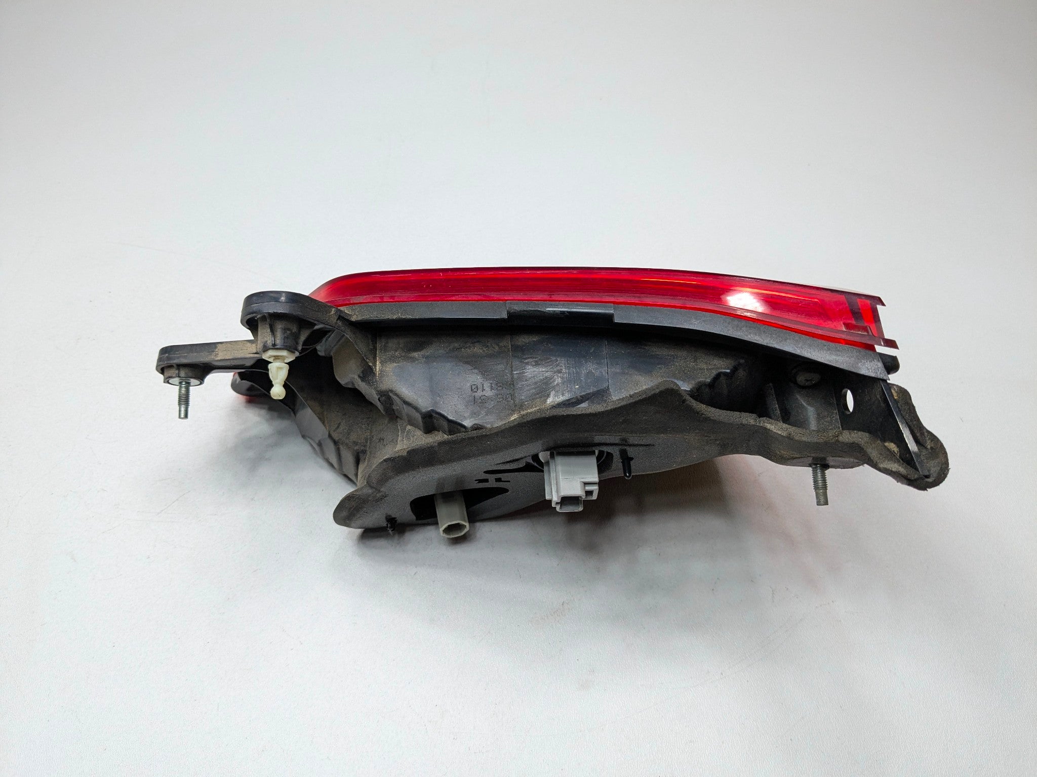 10 - 14 OEM SUBARU OUTBACK REAR LEFT OUTBACK LIFTGATE MOUNTED TAIL LIGHT