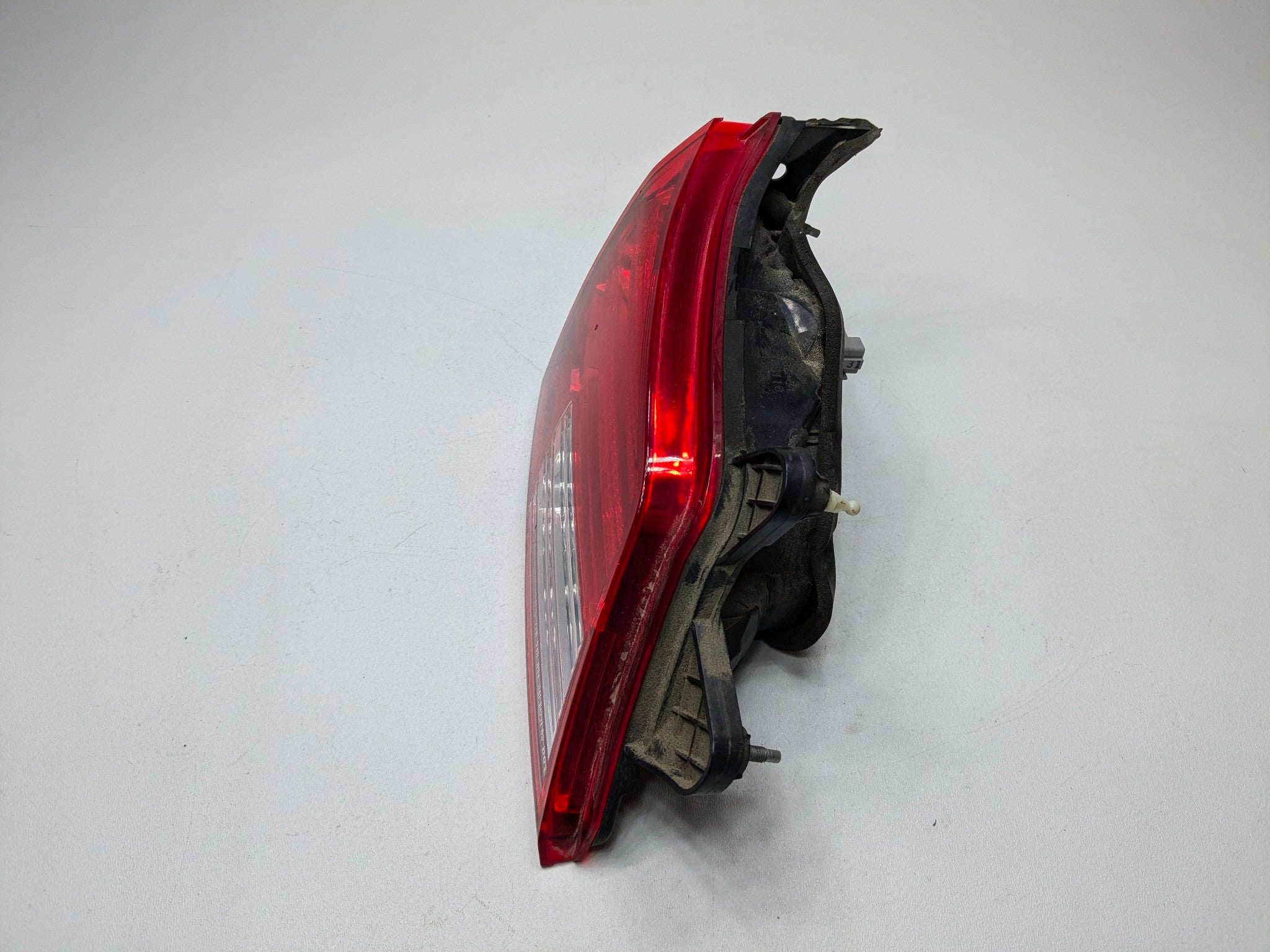 10 - 14 OEM SUBARU OUTBACK REAR LEFT OUTBACK LIFTGATE MOUNTED TAIL LIGHT
