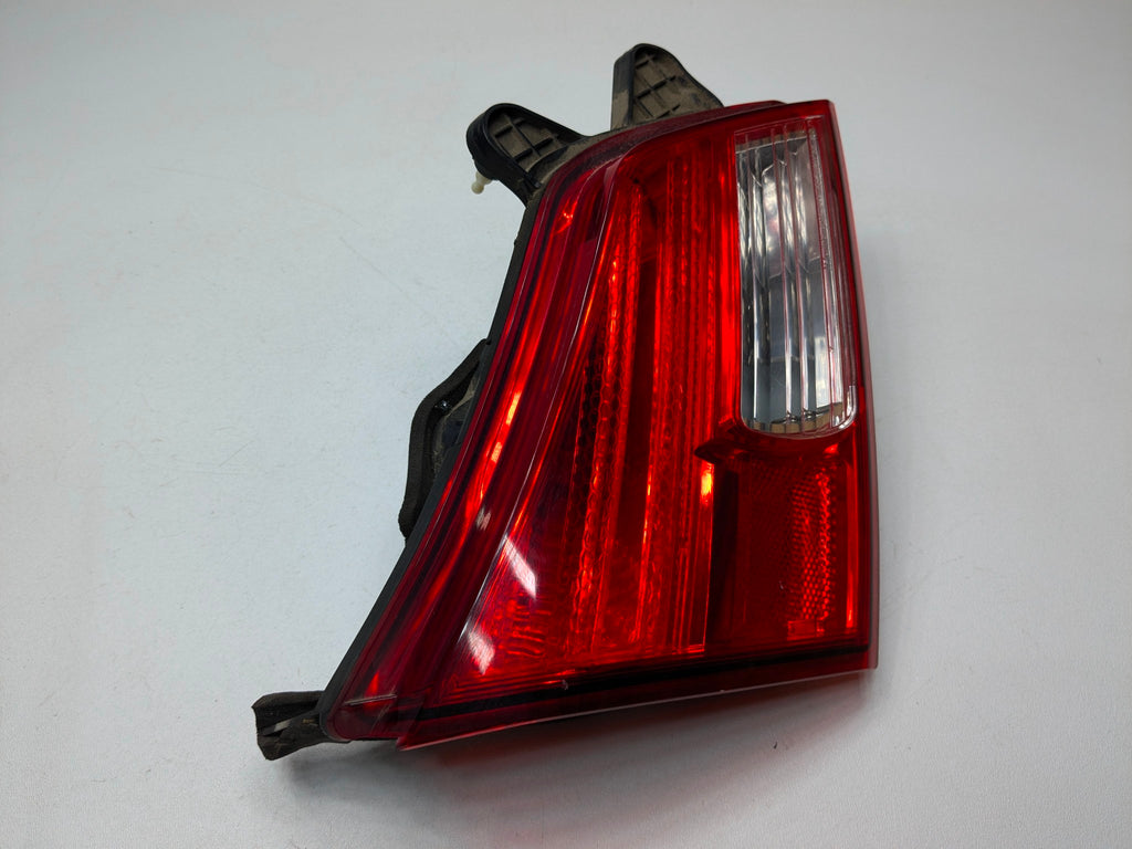 10 - 14 OEM SUBARU OUTBACK REAR LEFT OUTBACK LIFTGATE MOUNTED TAIL LIGHT