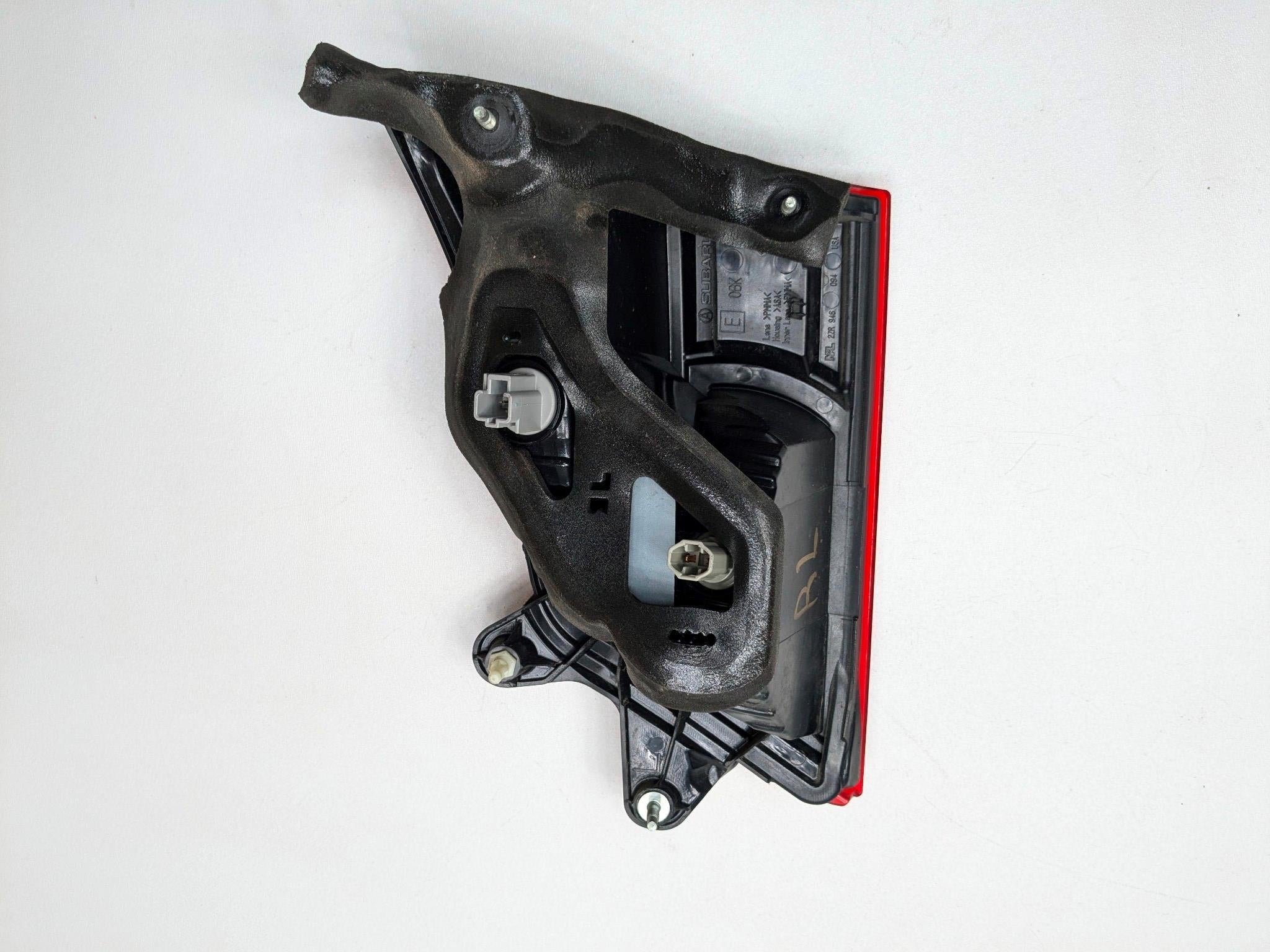 10 - 14 OEM SUBARU OUTBACK REAR LEFT OUTBACK LIFTGATE MOUNTED TAIL LIGHT