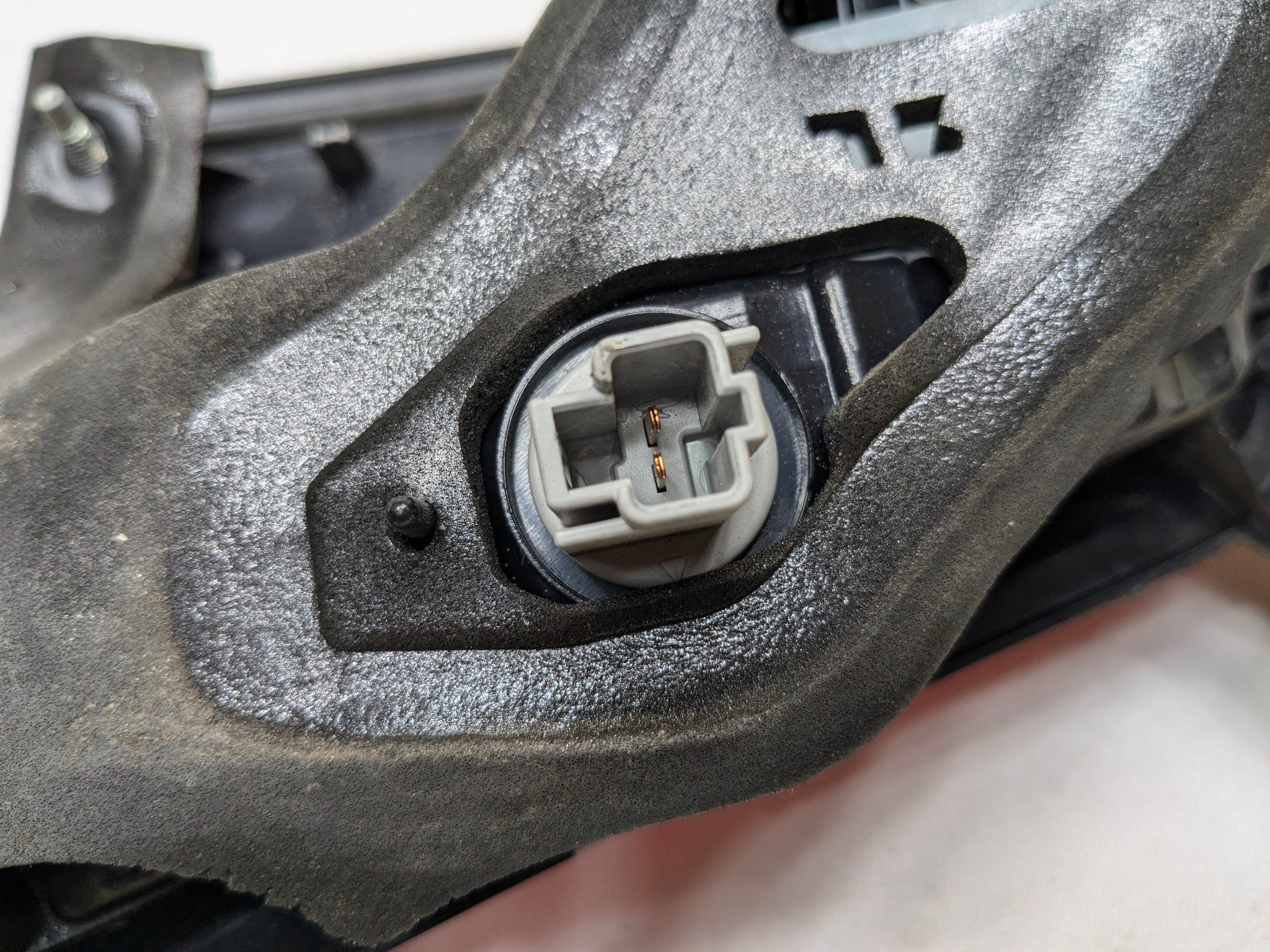 10 - 14 OEM SUBARU OUTBACK REAR LEFT OUTBACK LIFTGATE MOUNTED TAIL LIGHT